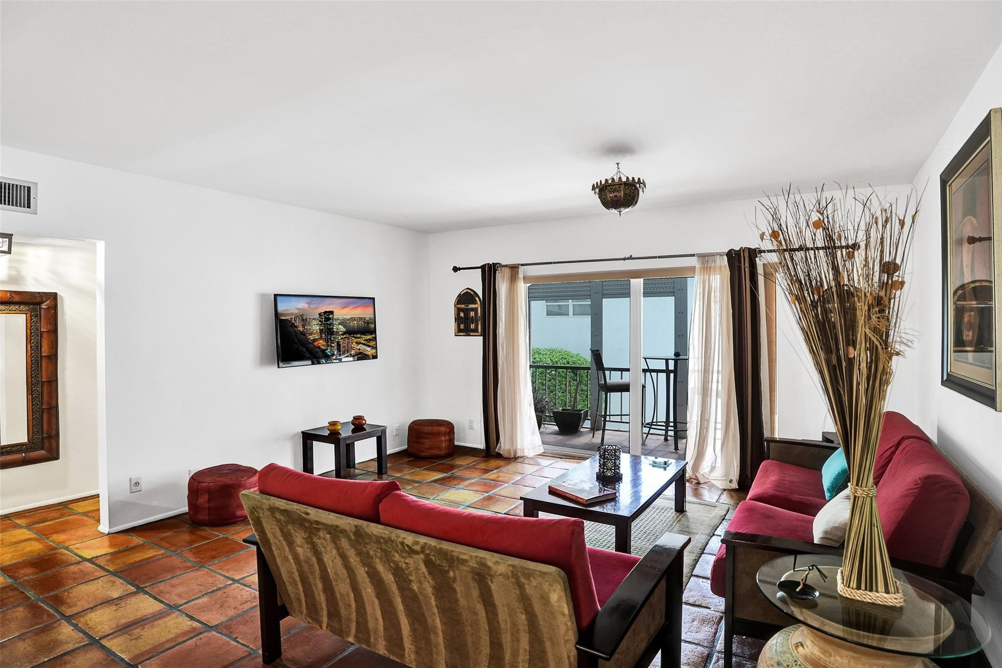 1212 SE 2nd #201, Fort Lauderdale FL 33301