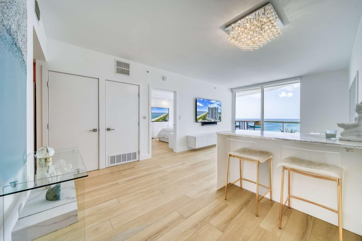 6365 Collins #2406, Miami Beach FL 33141