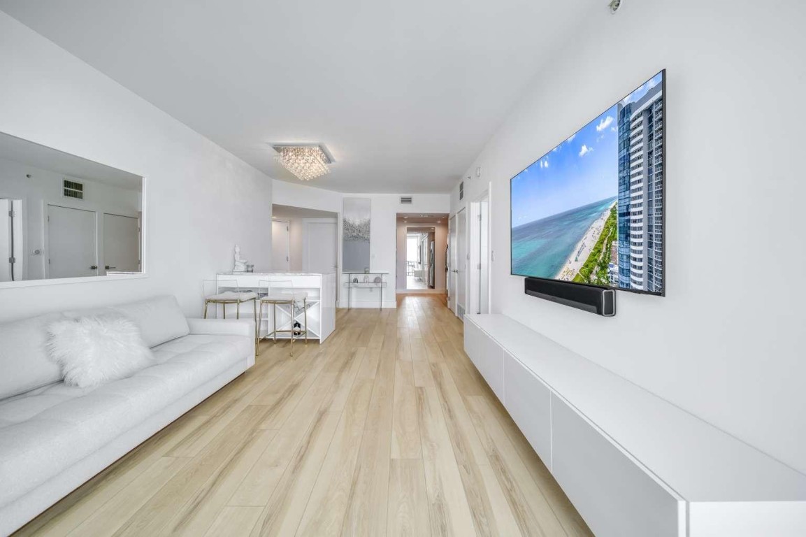6365 Collins #2406, Miami Beach FL 33141