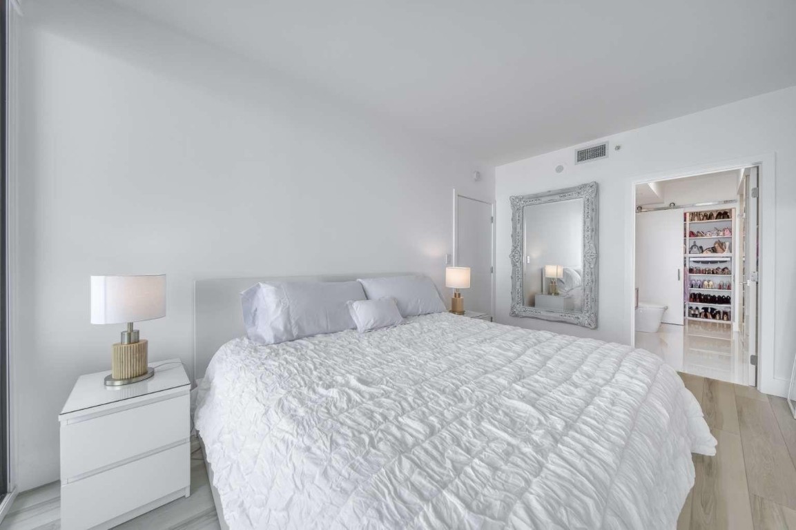 6365 Collins #2406, Miami Beach FL 33141
