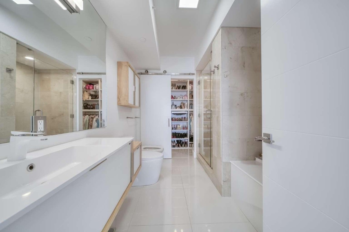 6365 Collins #2406, Miami Beach FL 33141