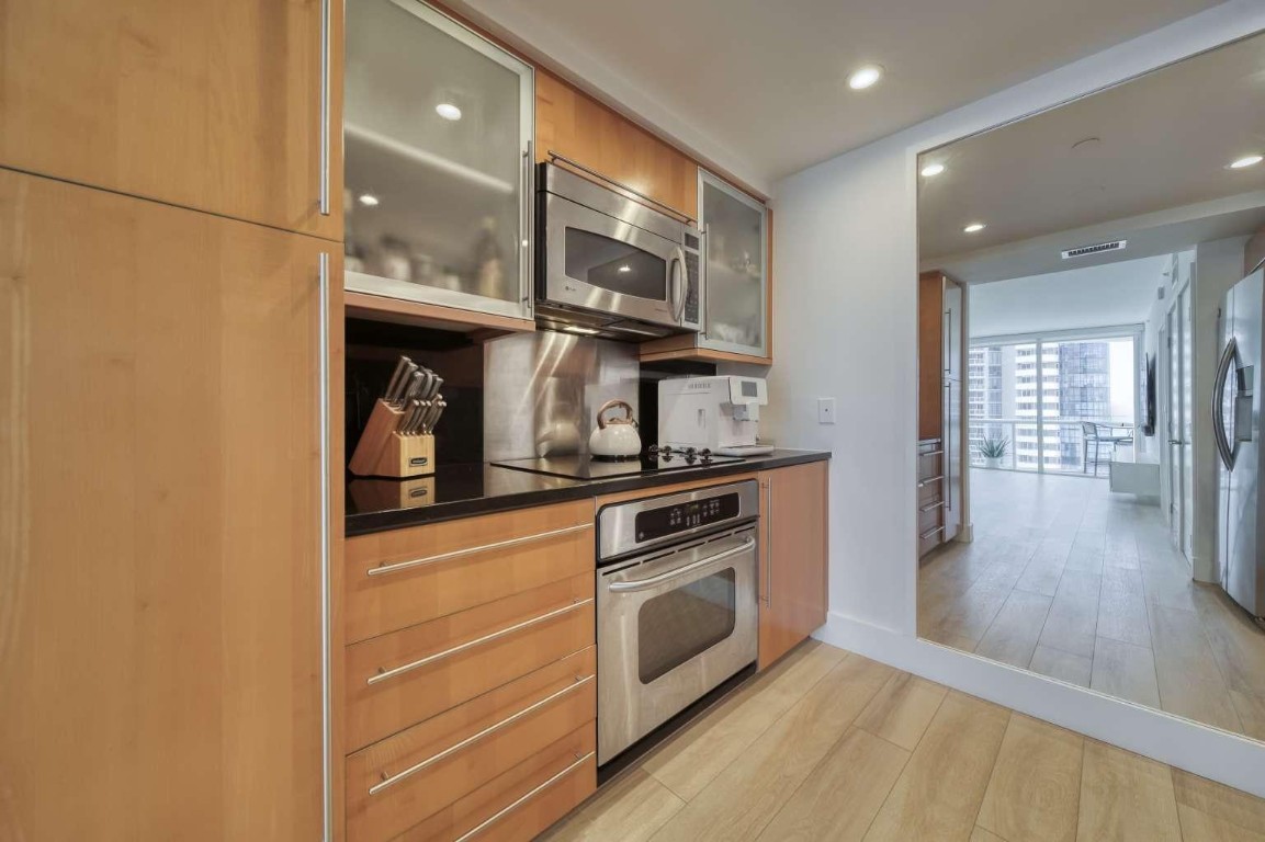 6365 Collins #2406, Miami Beach FL 33141
