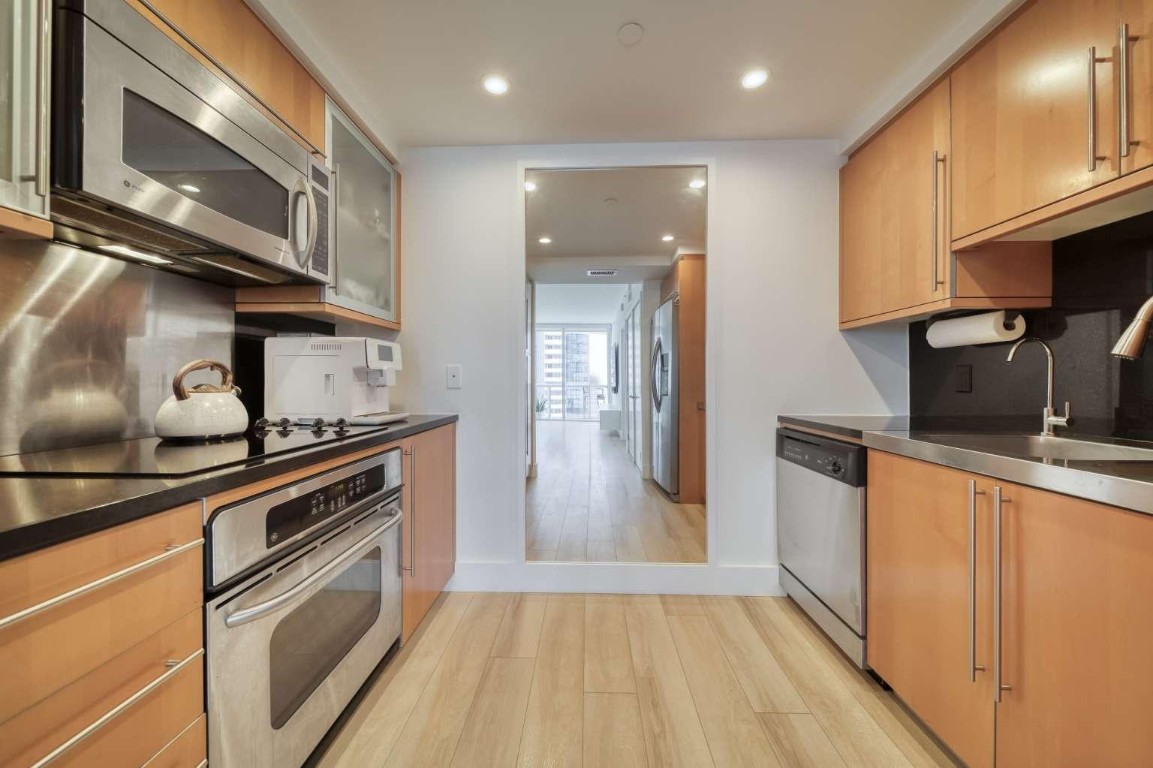 6365 Collins #2406, Miami Beach FL 33141