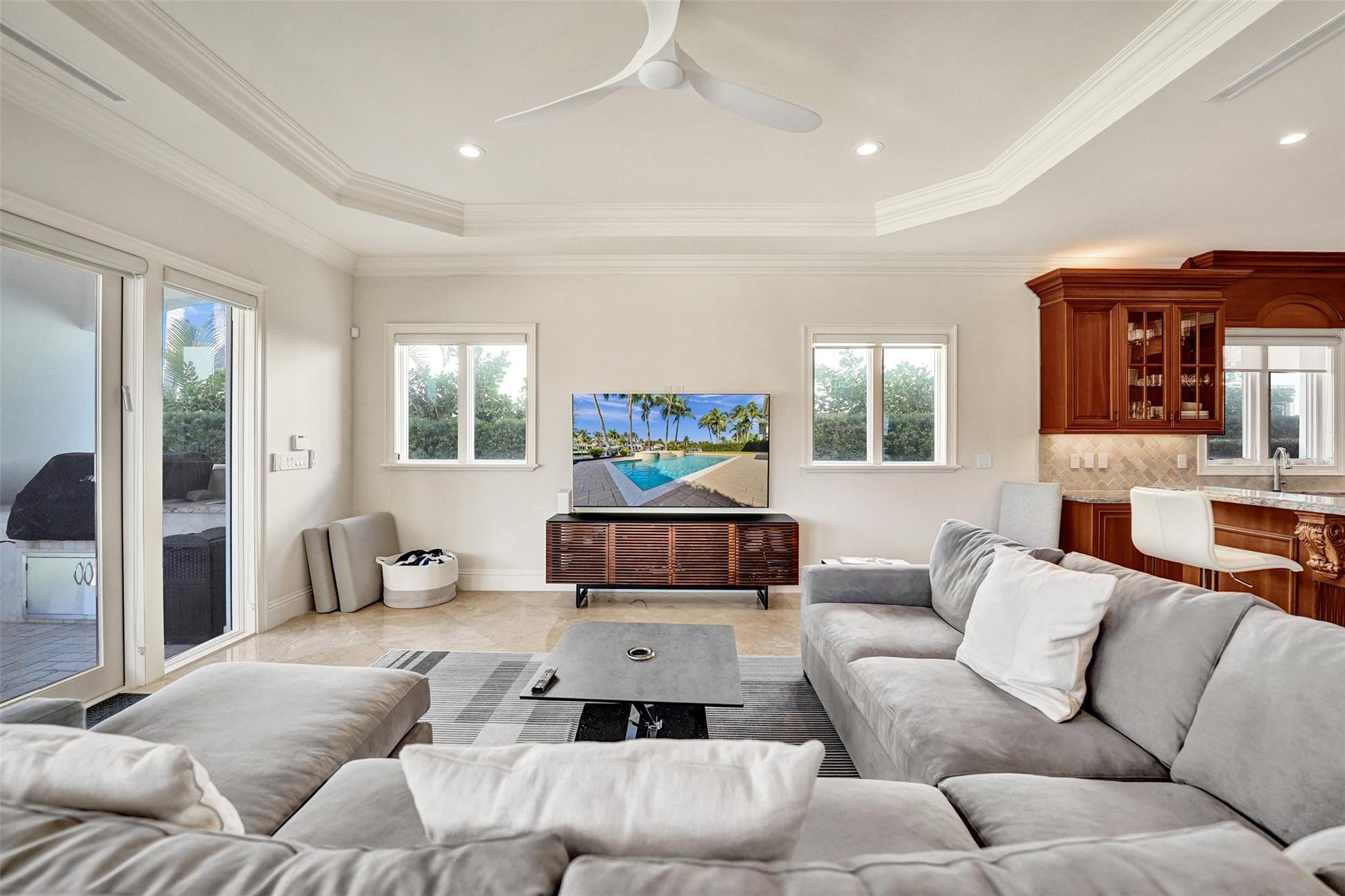 642 Palm, Hallandale Beach FL 33009