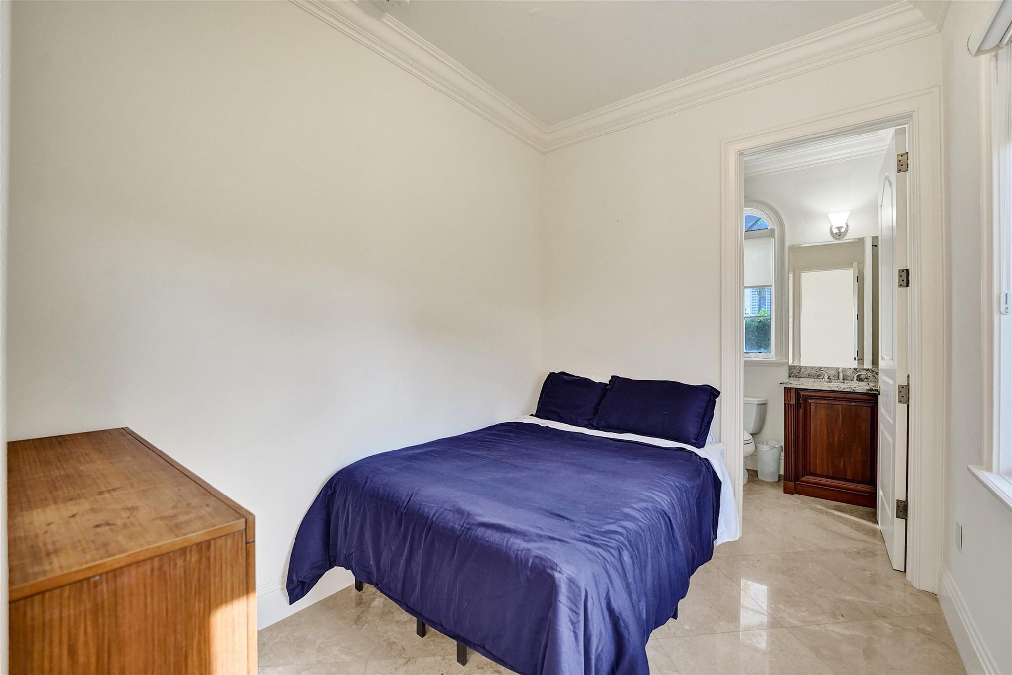 642 Palm, Hallandale Beach FL 33009
