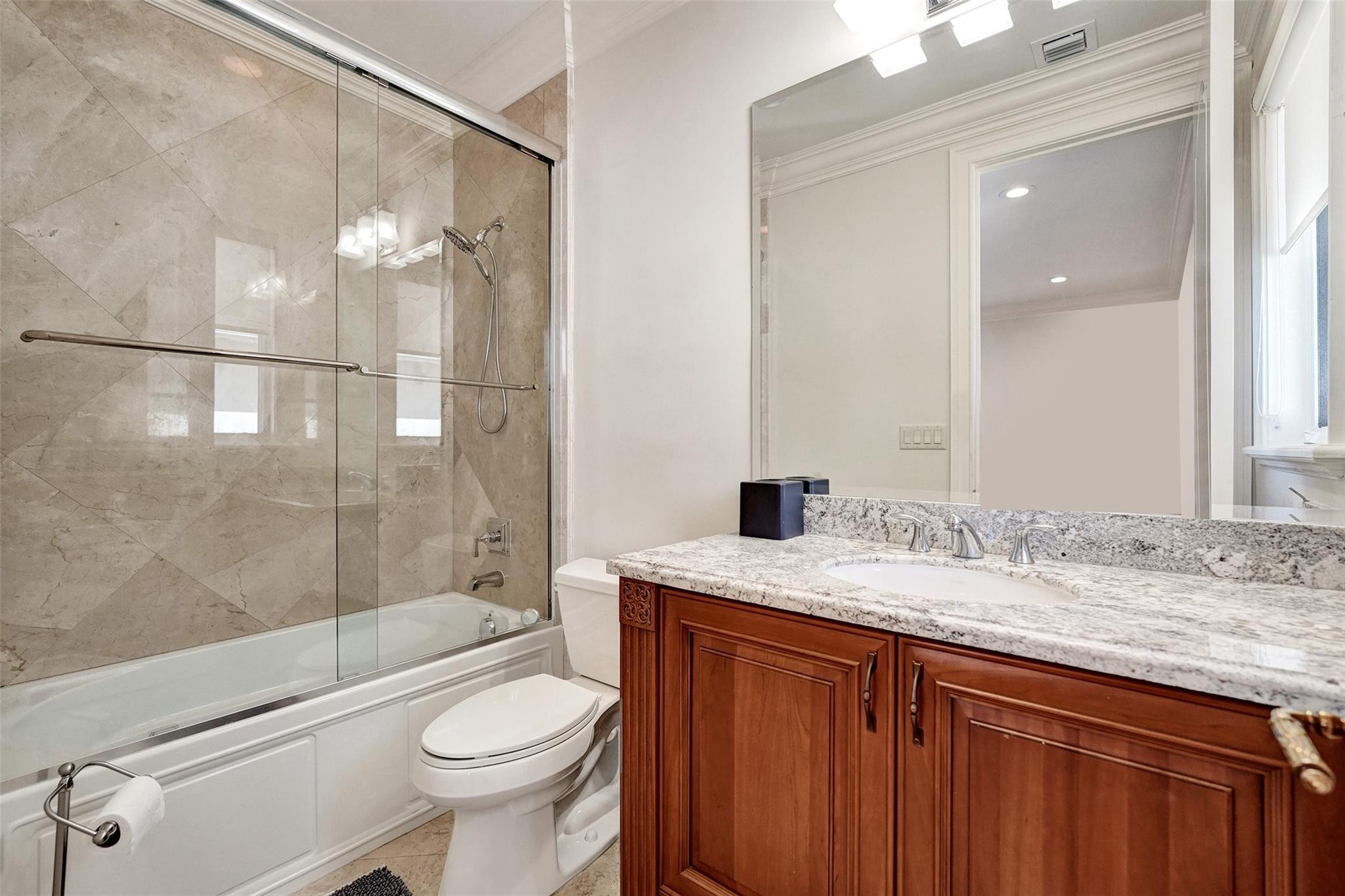 642 Palm, Hallandale Beach FL 33009
