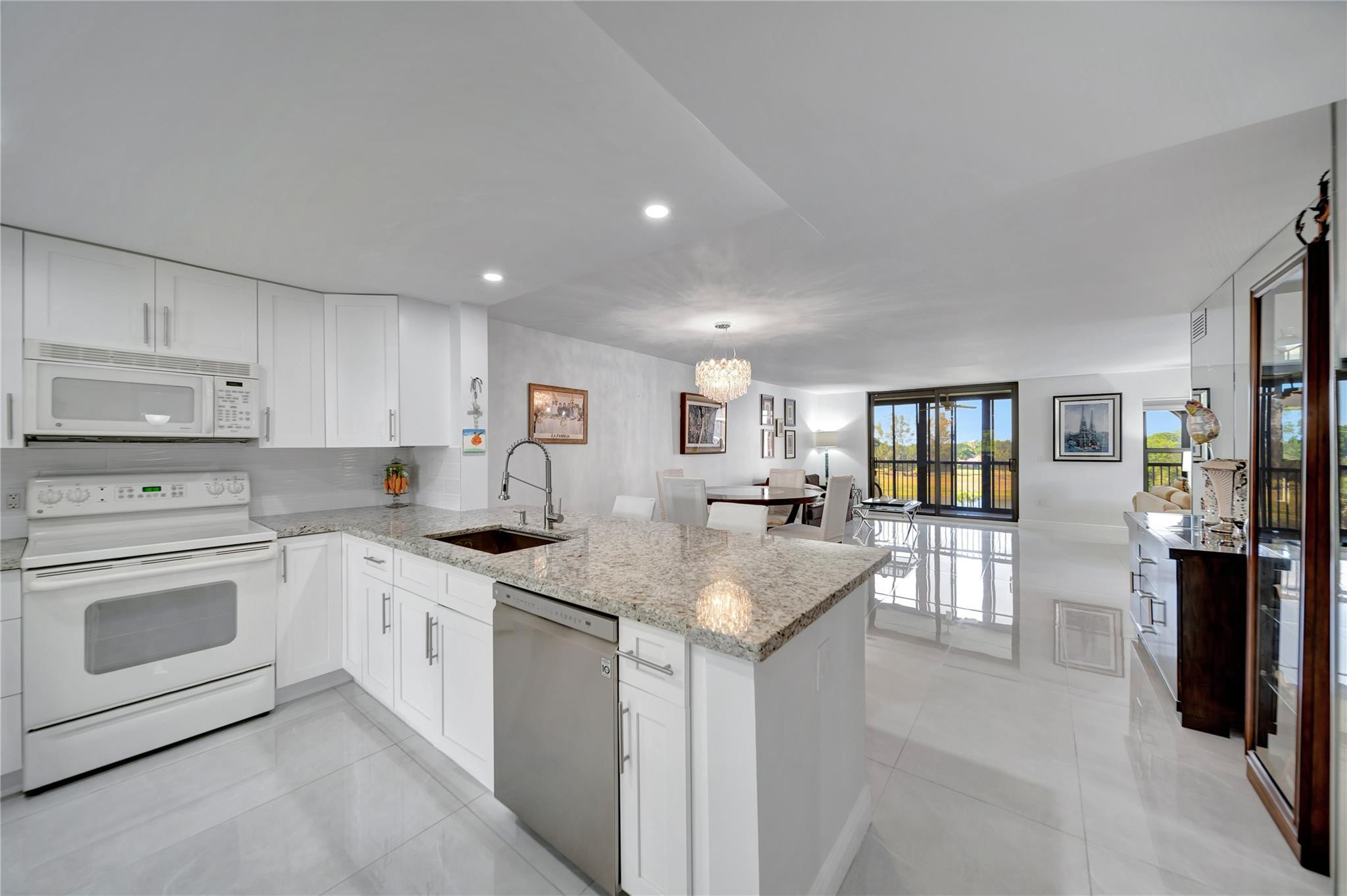 3521 Environ #B410, Lauderhill FL 33319