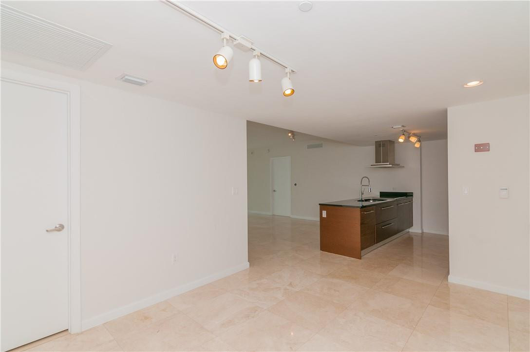 465 Brickell #Bay 419, Miami FL 33131