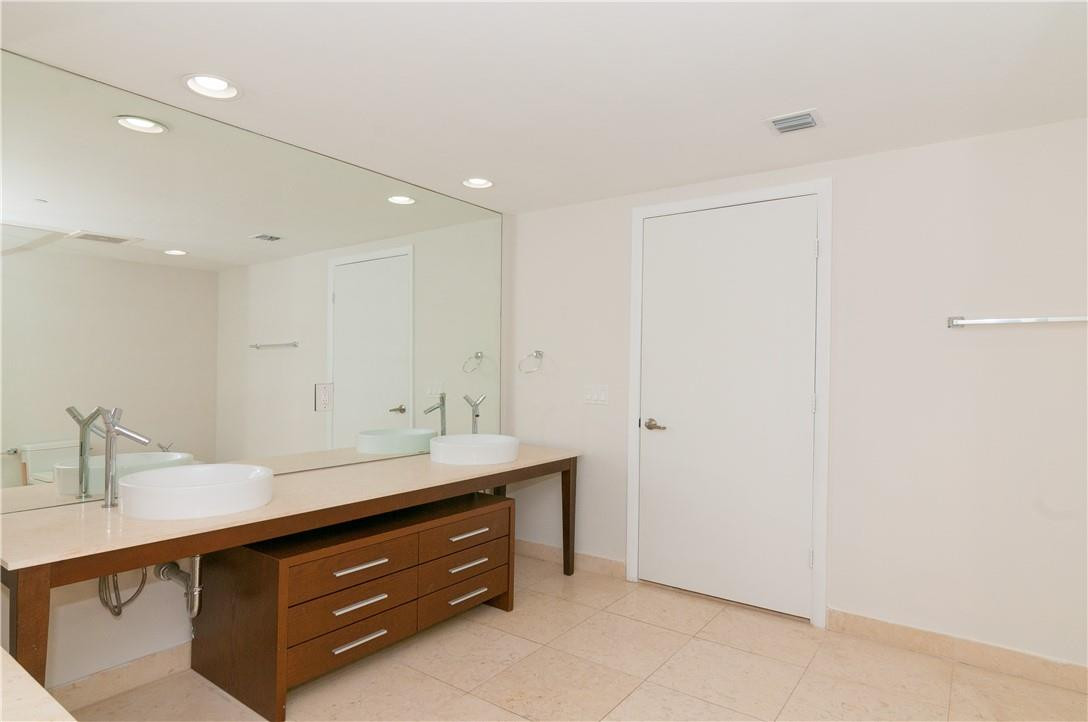 465 Brickell #Bay 419, Miami FL 33131
