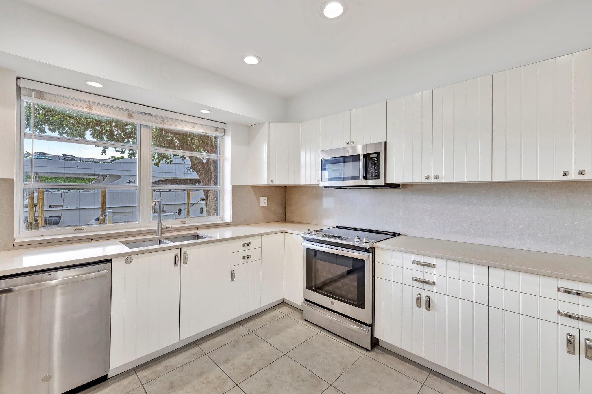 2390 SW 27th Te, Fort Lauderdale FL 33312