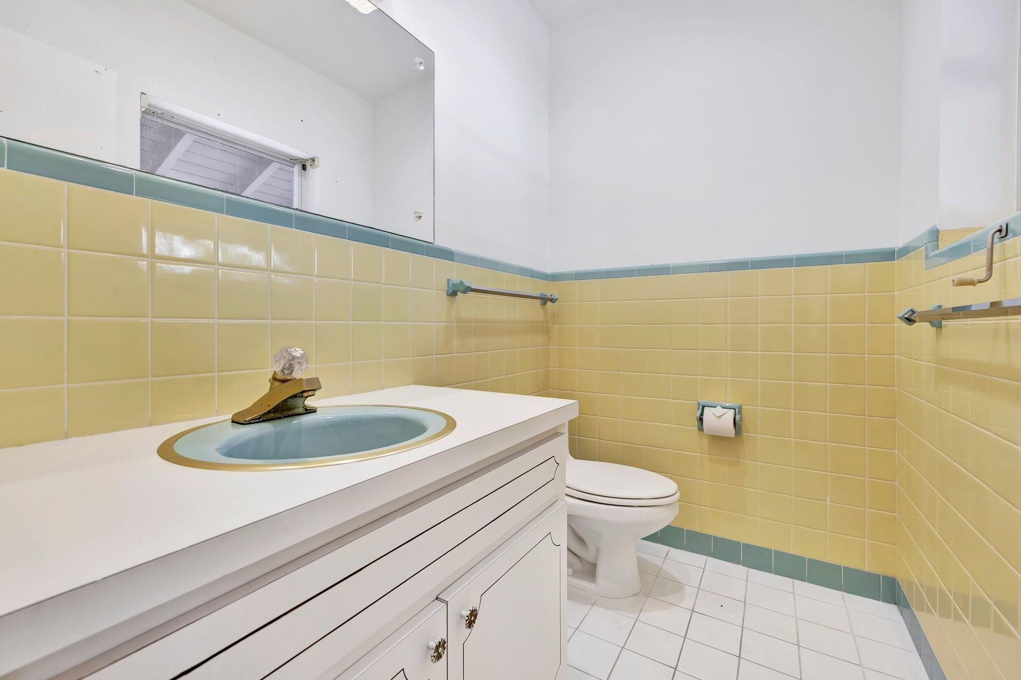 2390 SW 27th Te, Fort Lauderdale FL 33312
