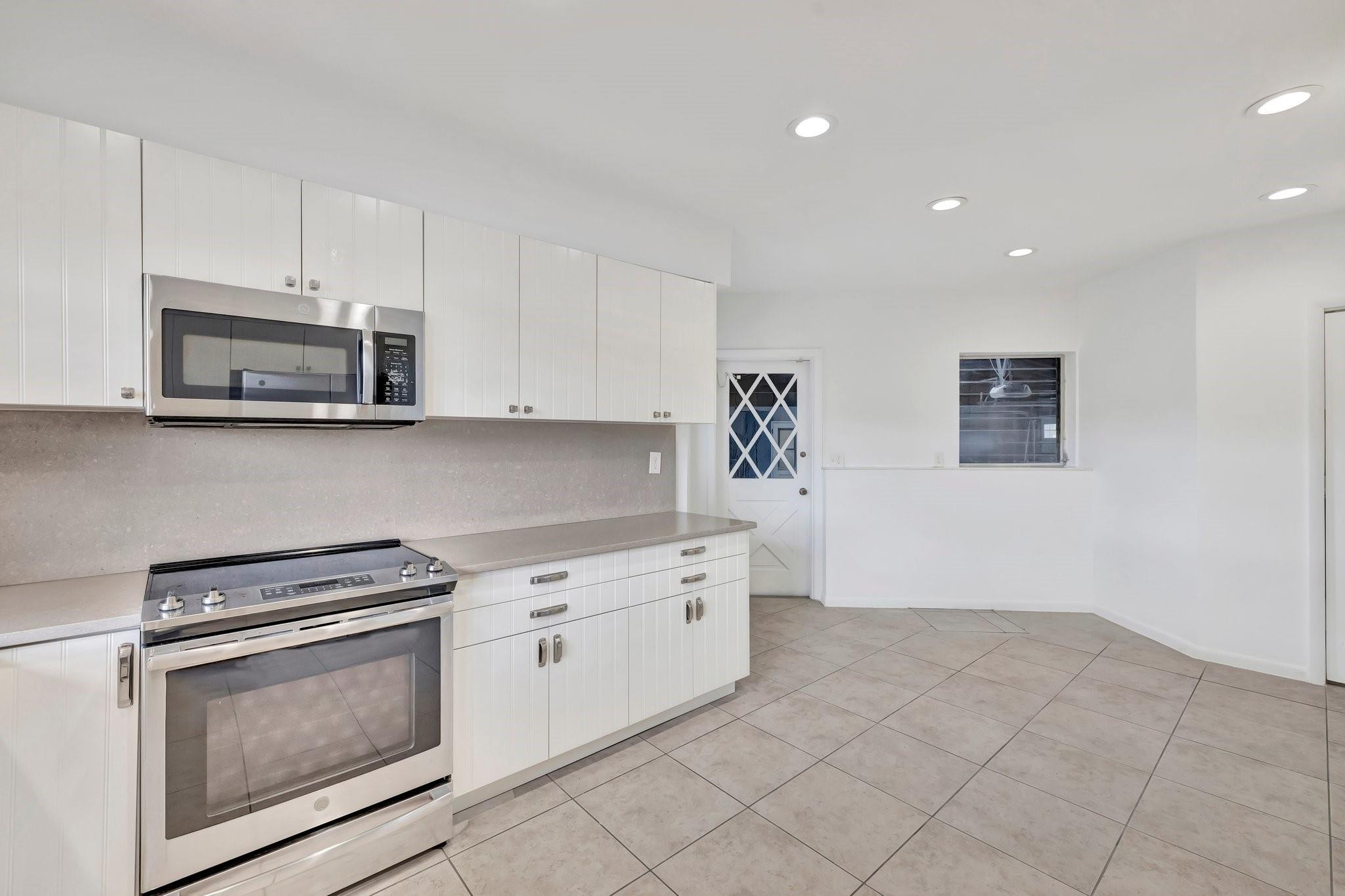 2390 SW 27th Te, Fort Lauderdale FL 33312