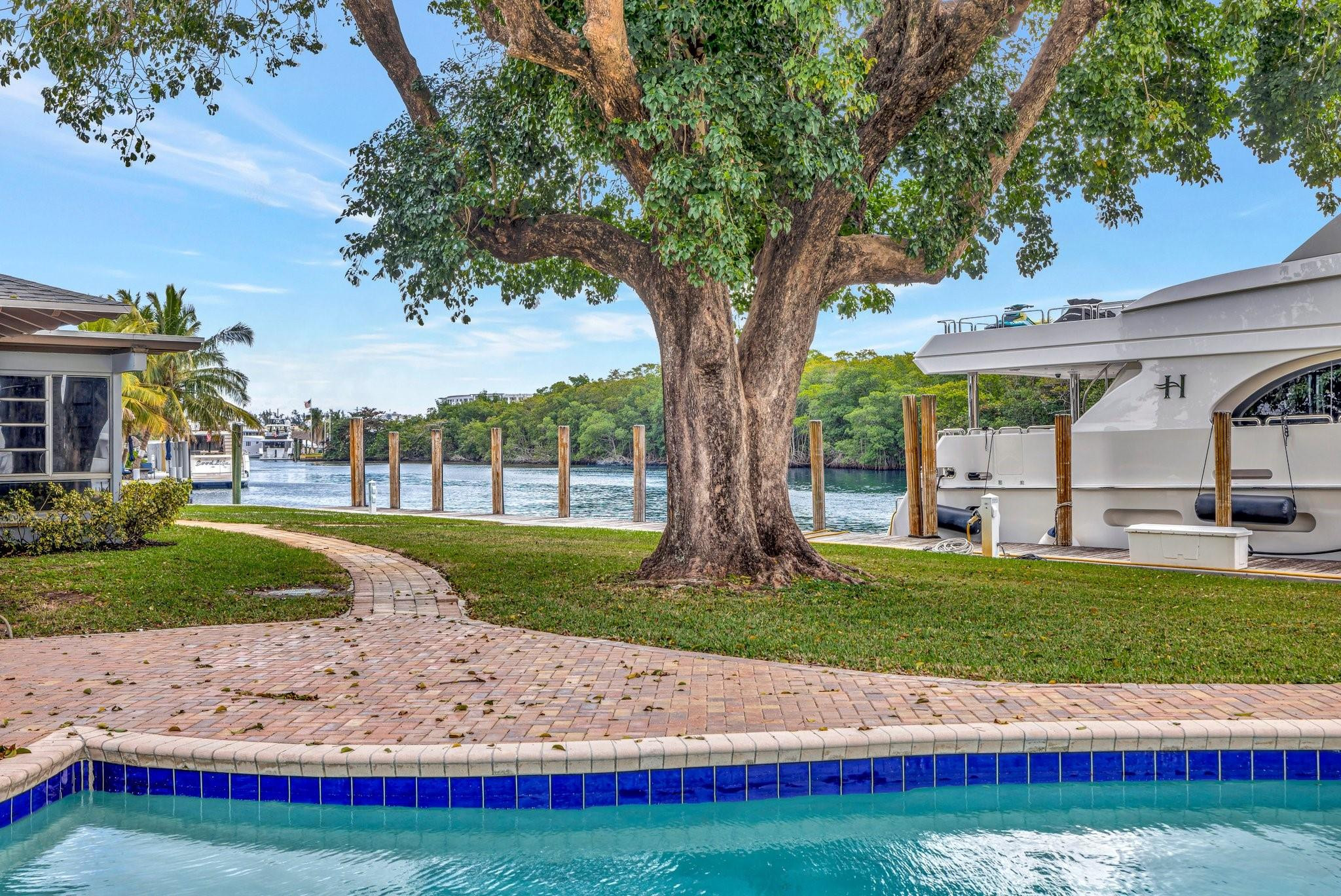 2390 SW 27th Te, Fort Lauderdale FL 33312