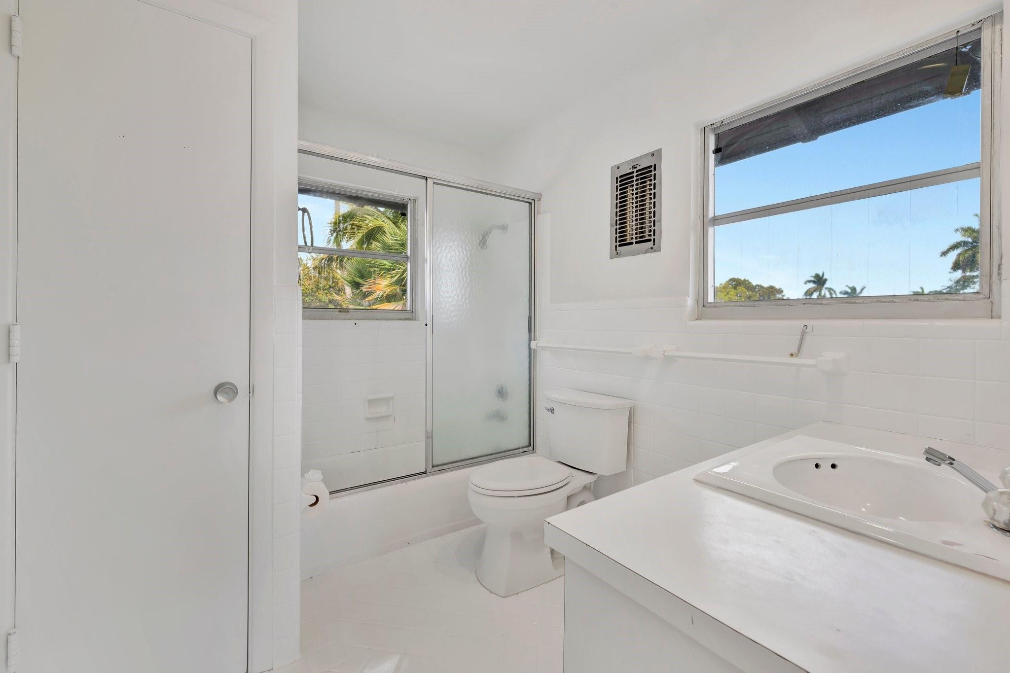 2390 SW 27th Te, Fort Lauderdale FL 33312