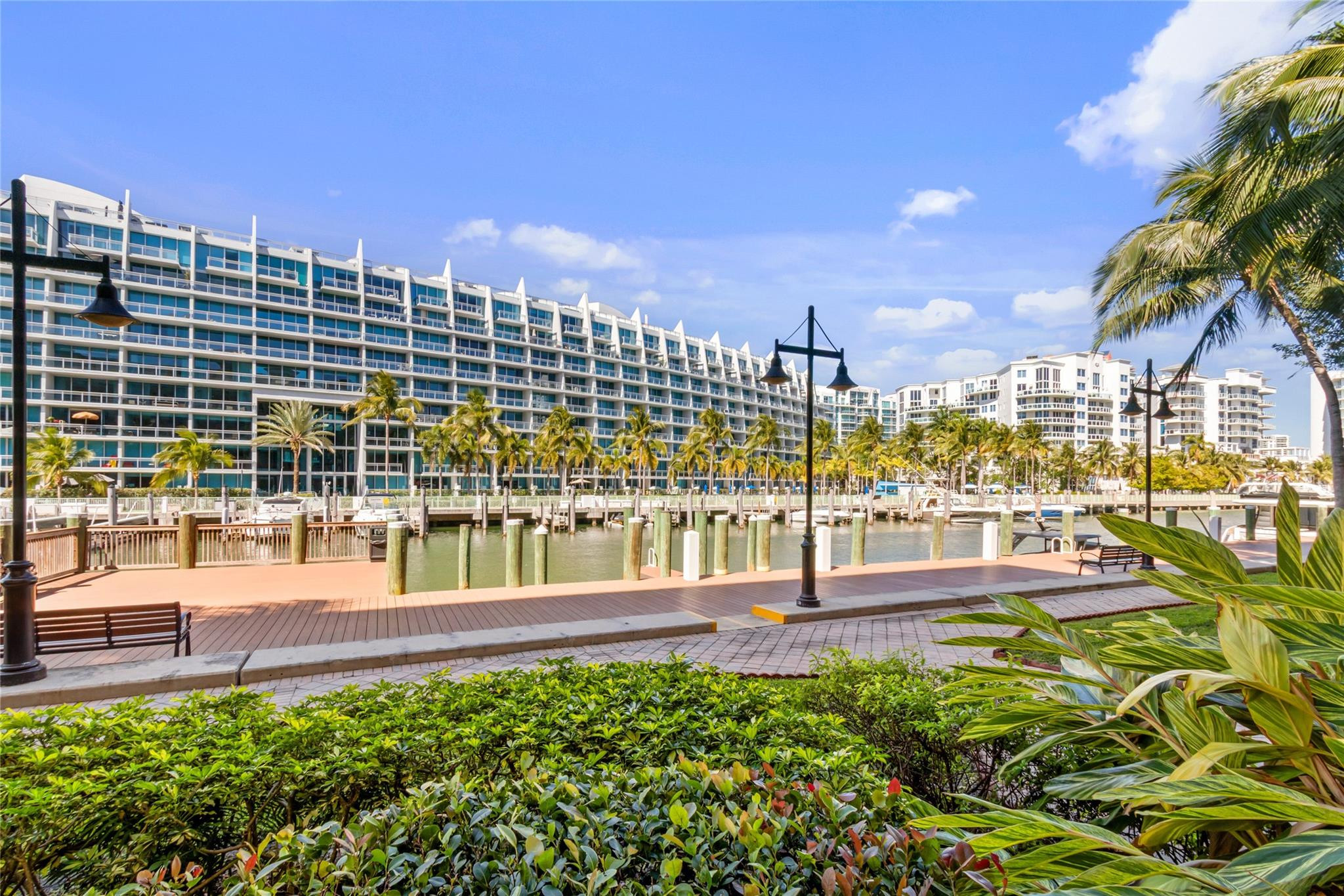3001 NE 185th #111, Aventura FL 33180
