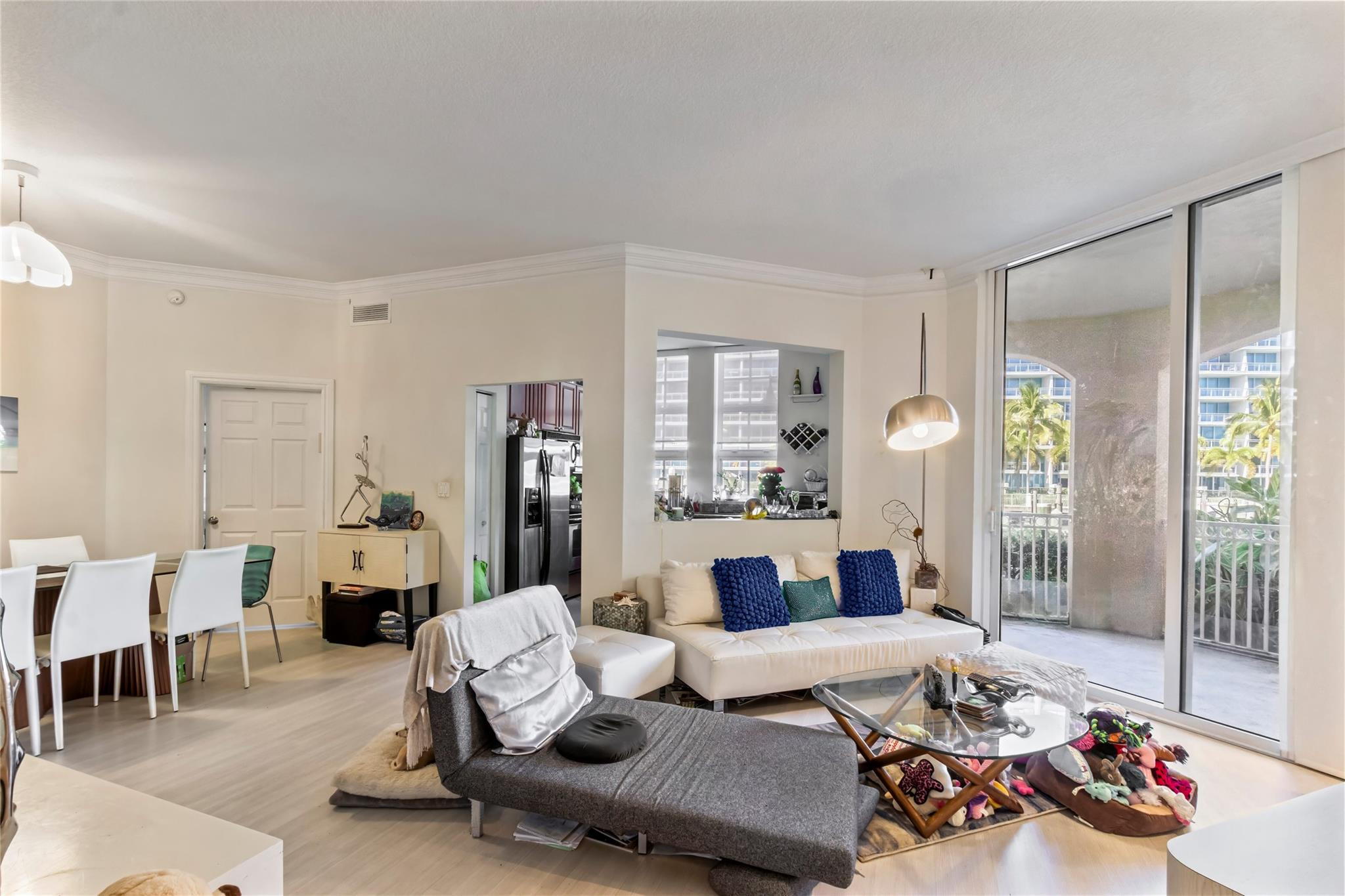3001 NE 185th #111, Aventura FL 33180