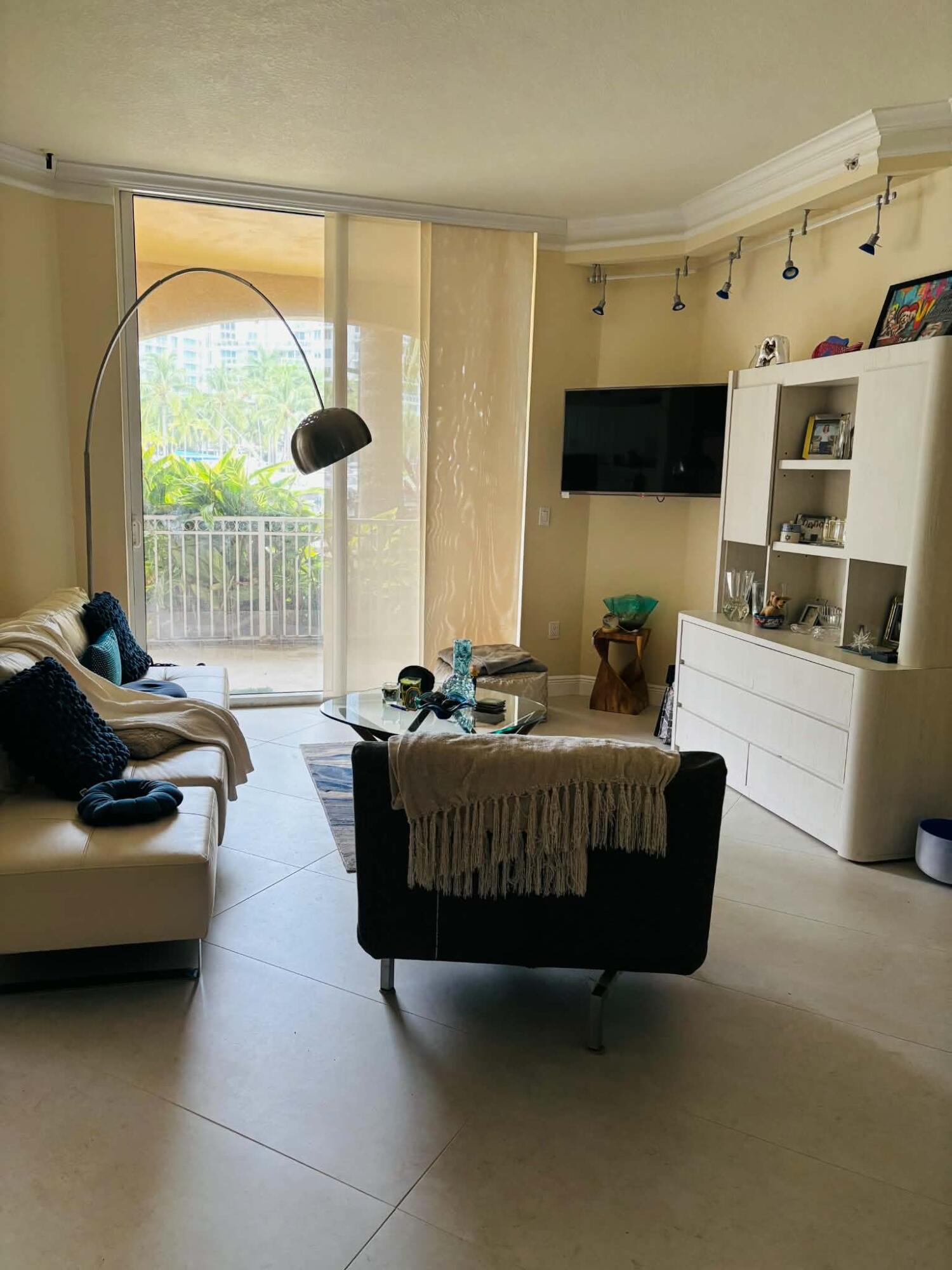 3001 NE 185th #111, Aventura FL 33180