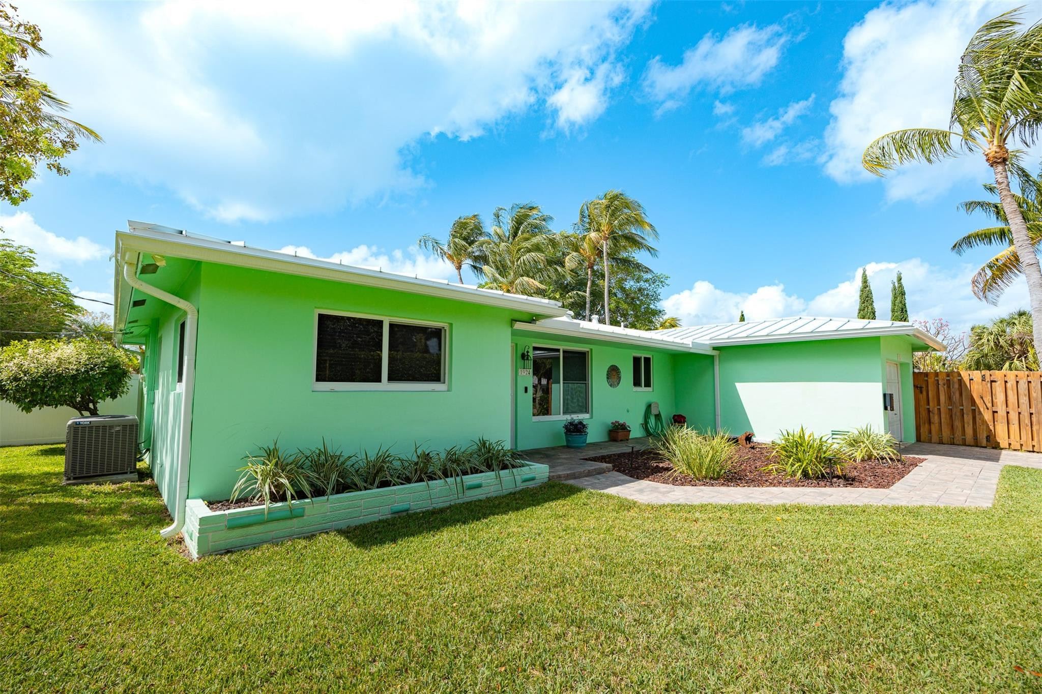 1924 NE 18th, Fort Lauderdale FL 33305