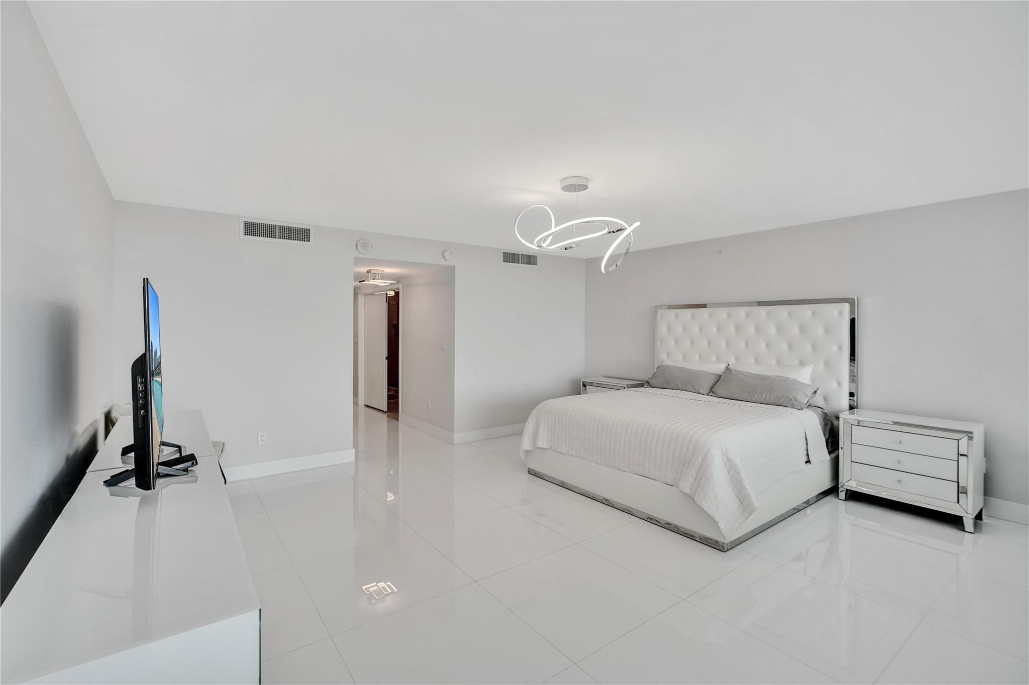 400 Sunny Isles #2005, Sunny Isles Beach FL 33160