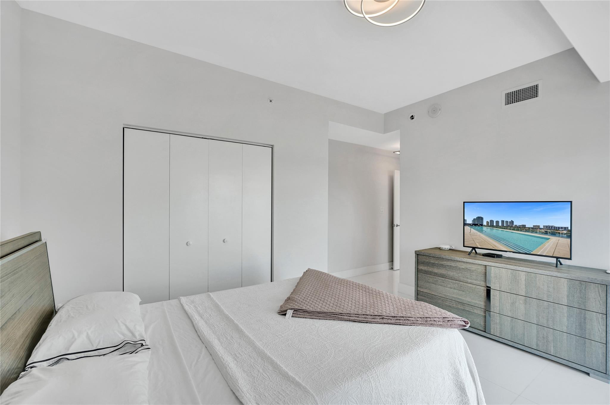 400 Sunny Isles #2005, Sunny Isles Beach FL 33160