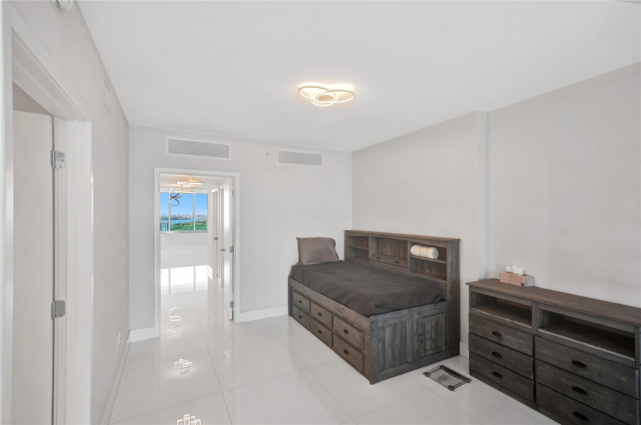 400 Sunny Isles #2005, Sunny Isles Beach FL 33160