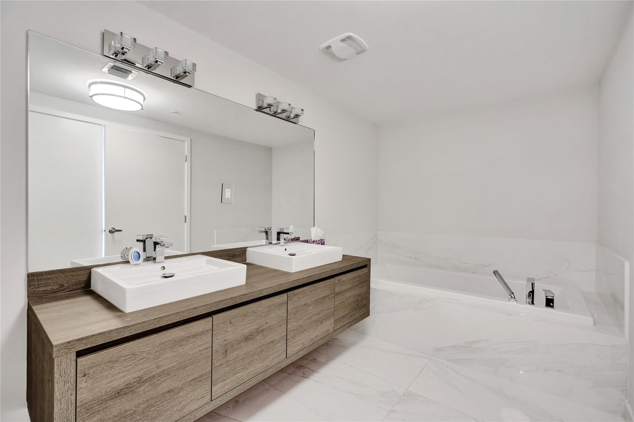 400 Sunny Isles #2005, Sunny Isles Beach FL 33160