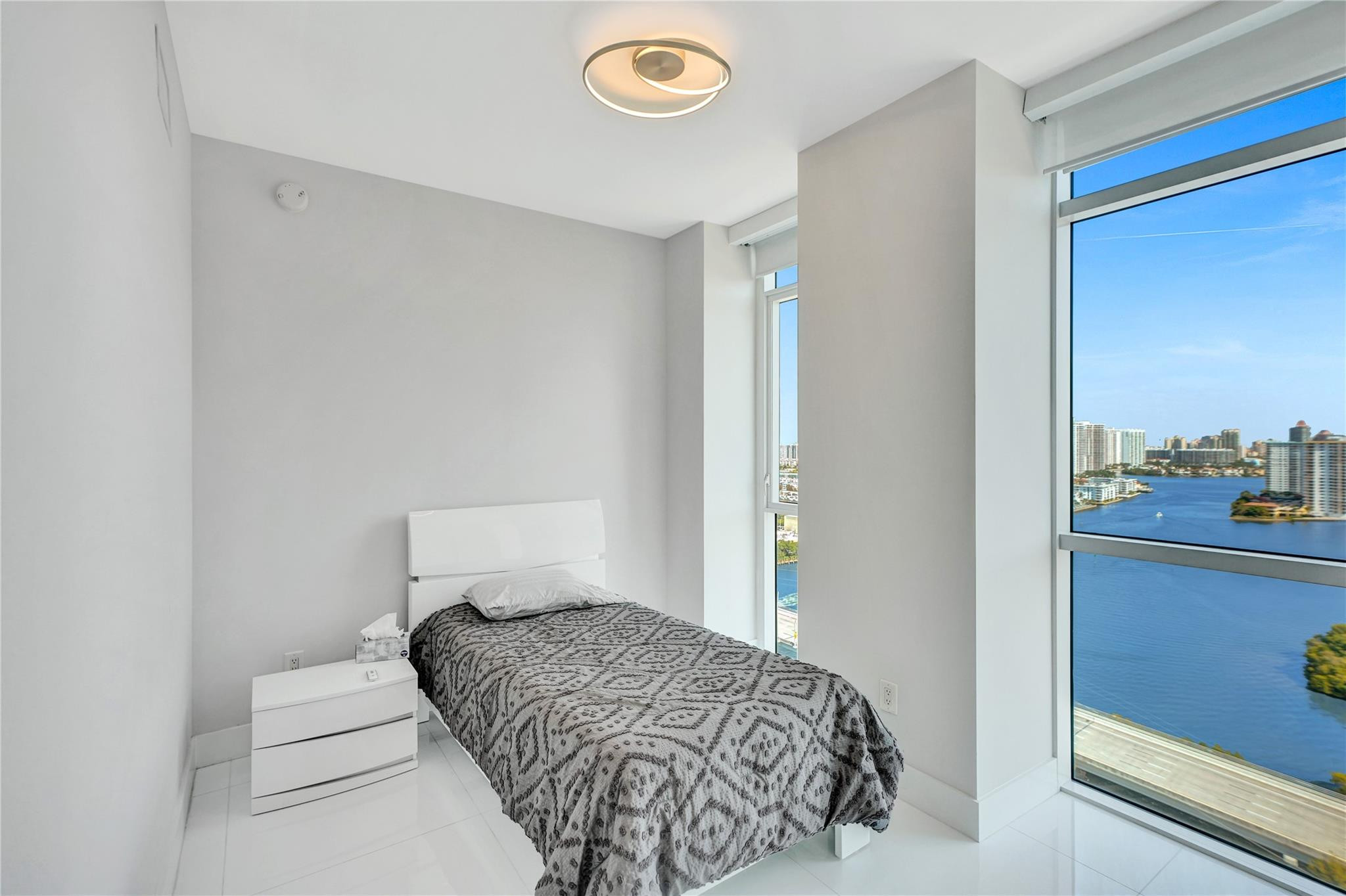 400 Sunny Isles #2005, Sunny Isles Beach FL 33160