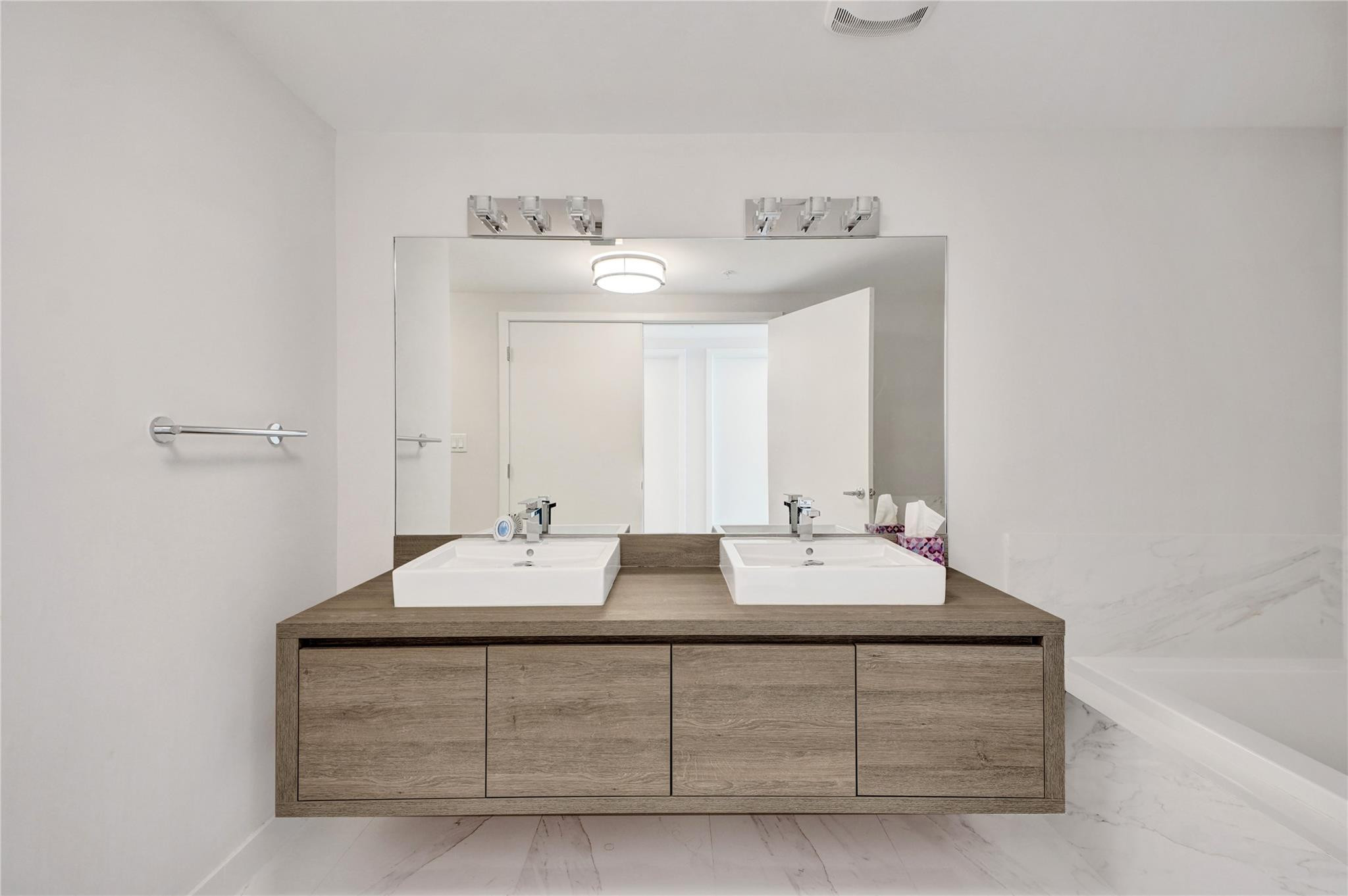 400 Sunny Isles #2005, Sunny Isles Beach FL 33160
