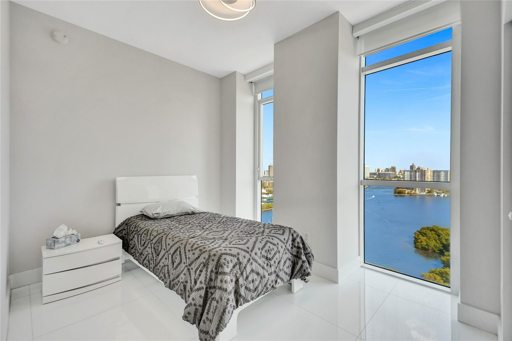 400 Sunny Isles #2005, Sunny Isles Beach FL 33160