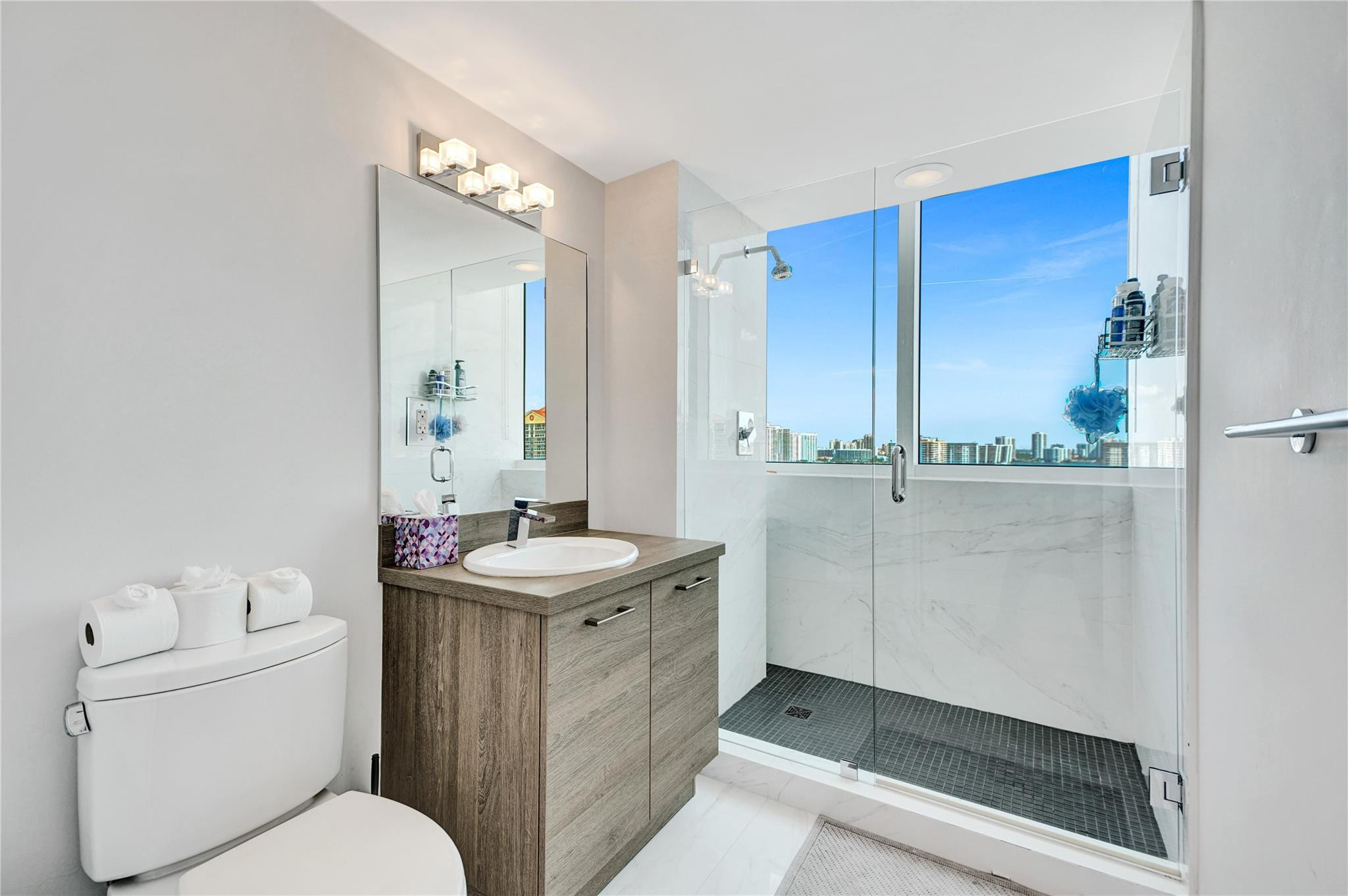 400 Sunny Isles #2005, Sunny Isles Beach FL 33160