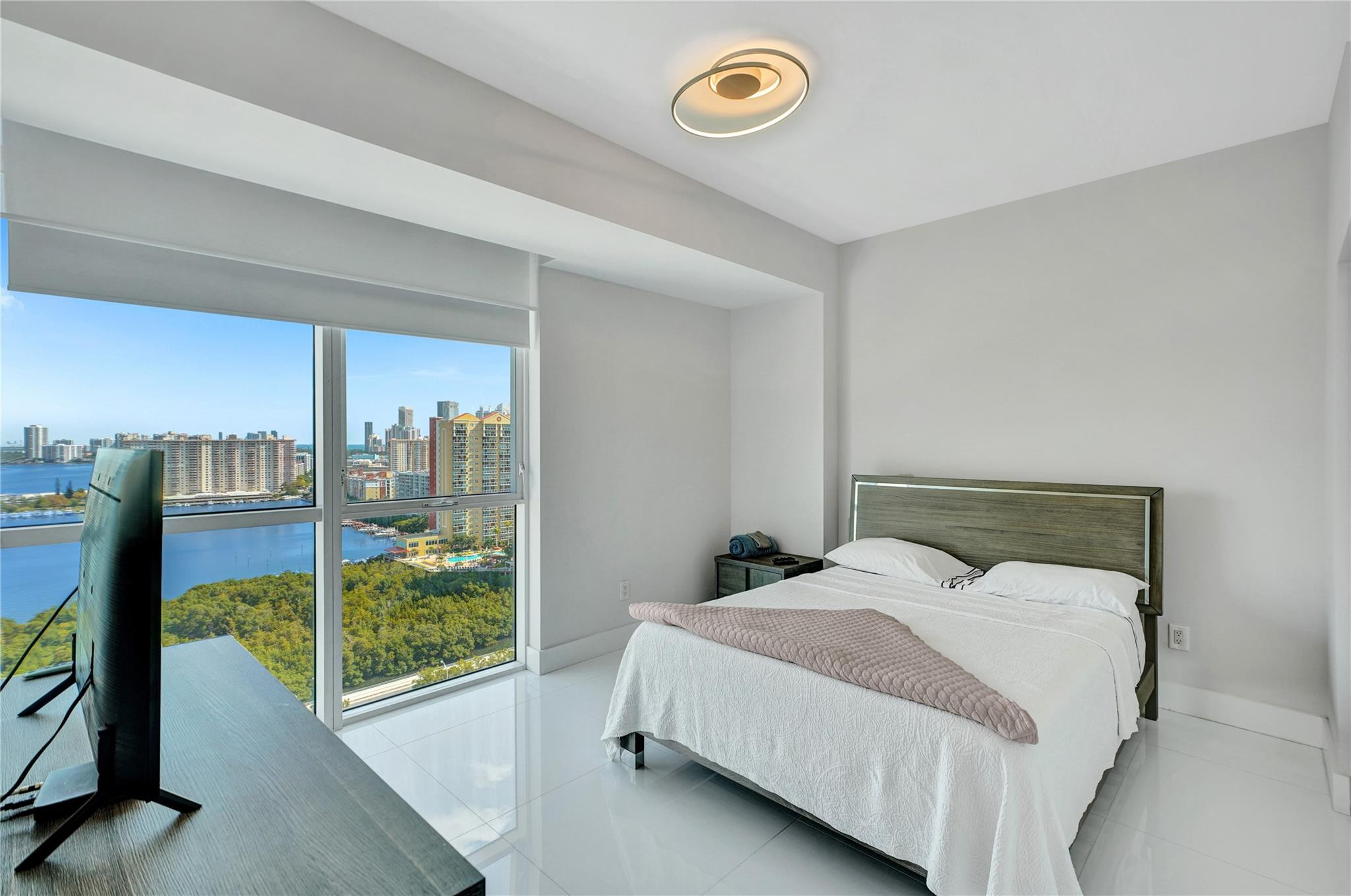 400 Sunny Isles #2005, Sunny Isles Beach FL 33160
