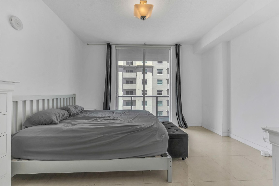 1111 SW 1st #1224N, Miami FL 33130