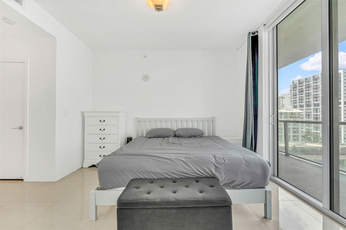 1111 SW 1st #1224N, Miami FL 33130