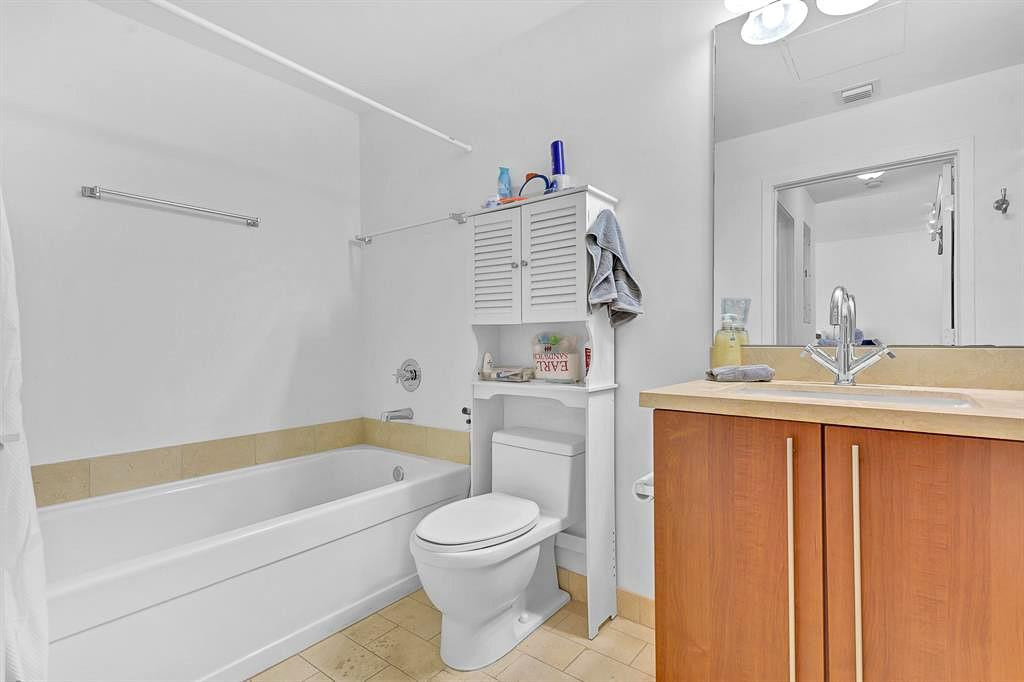 1111 SW 1st #1224N, Miami FL 33130