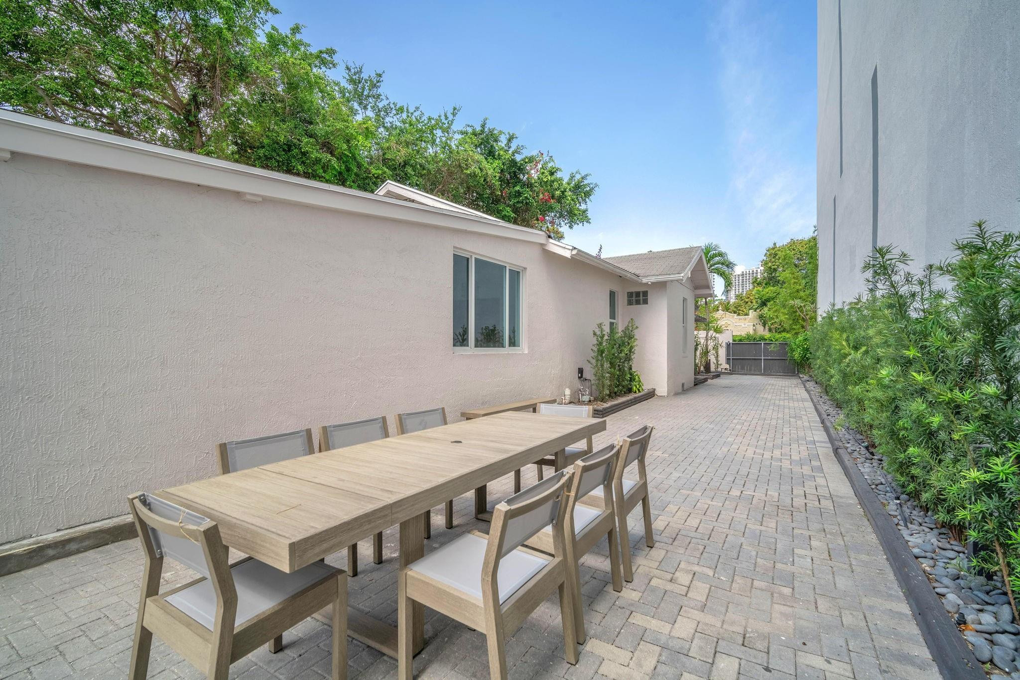 120 NE 25th, Miami FL 33137