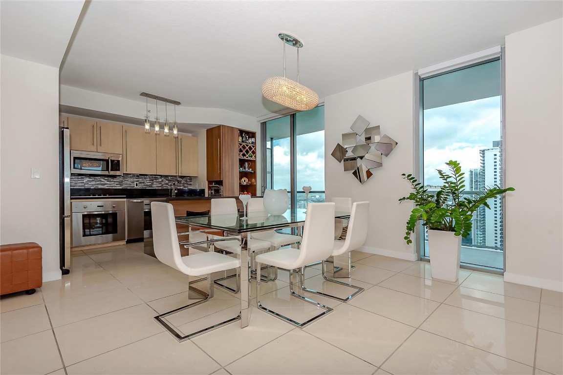 1111 SW 1st #PH3920, Miami FL 33130