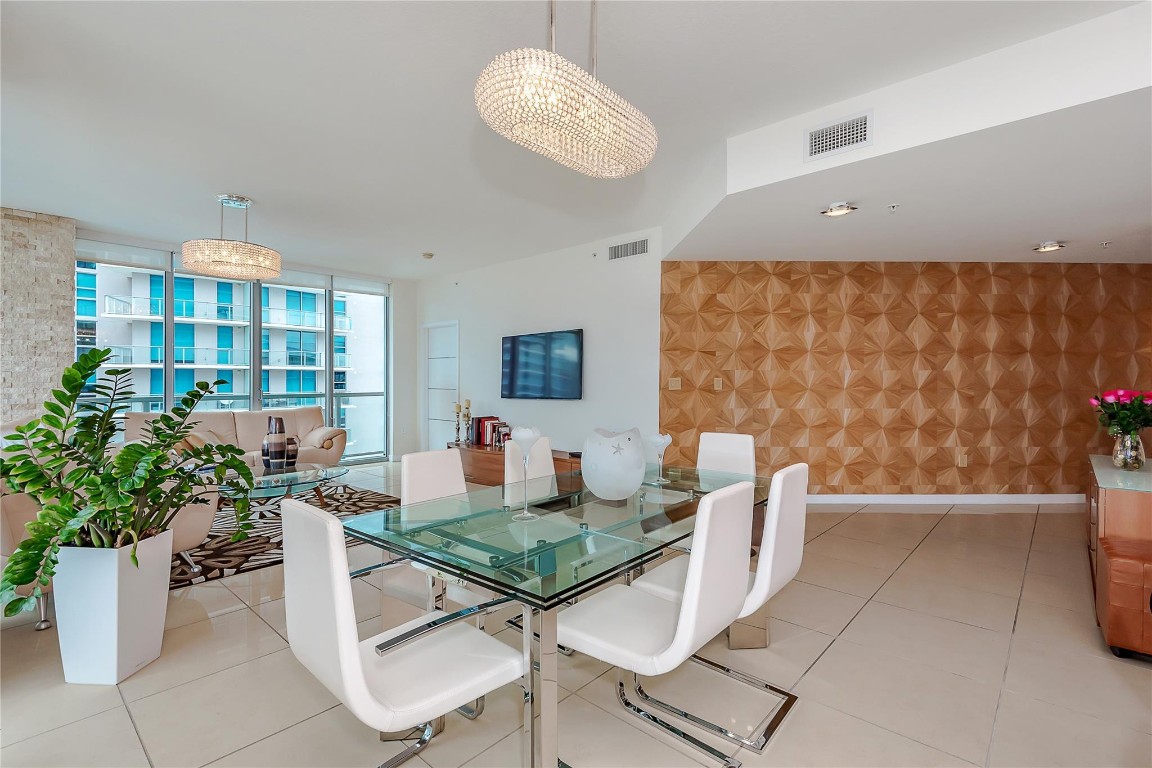 1111 SW 1st #PH3920, Miami FL 33130