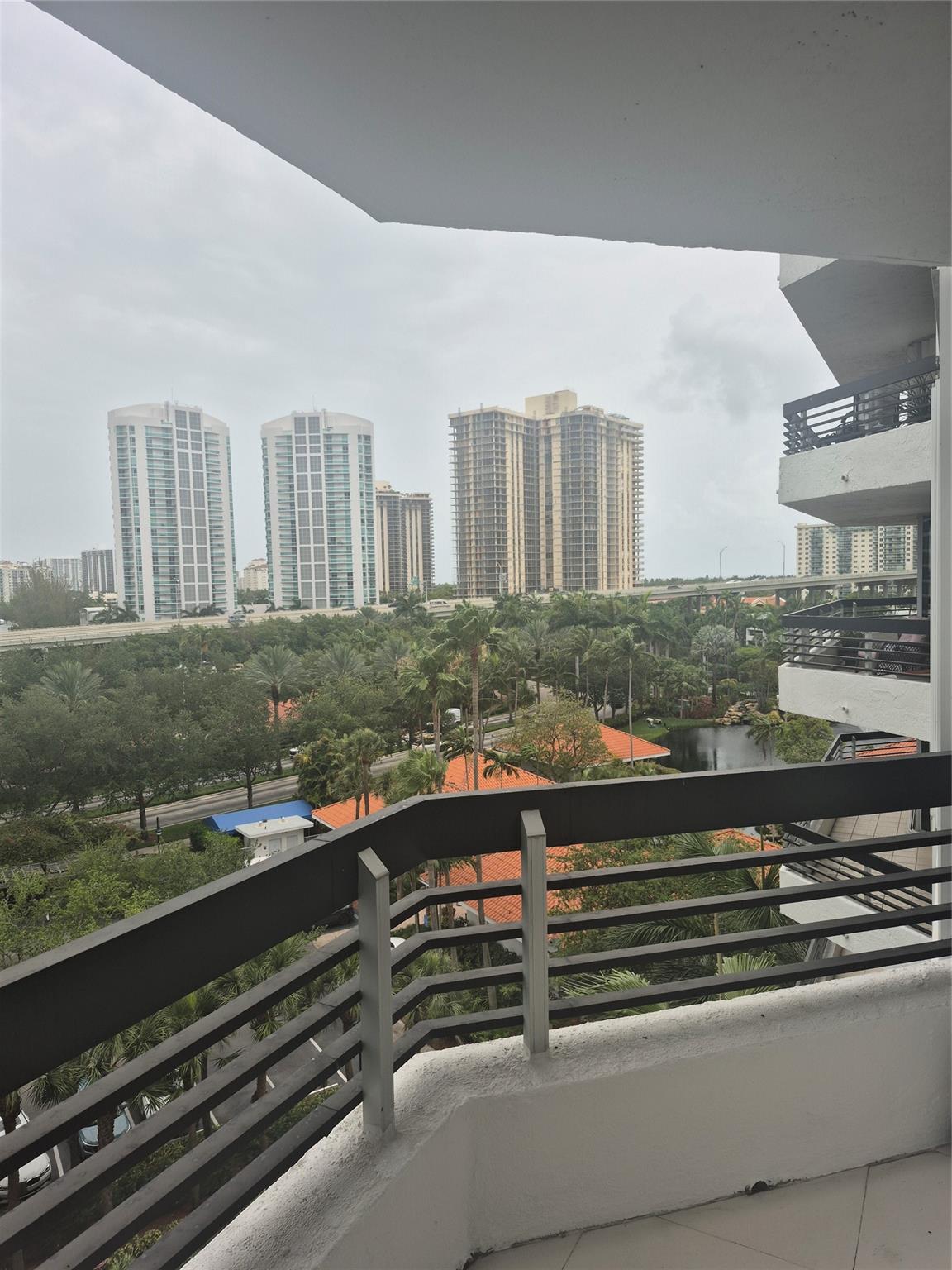 3600 Mystic Pointe Dr #811, Aventura FL 33180