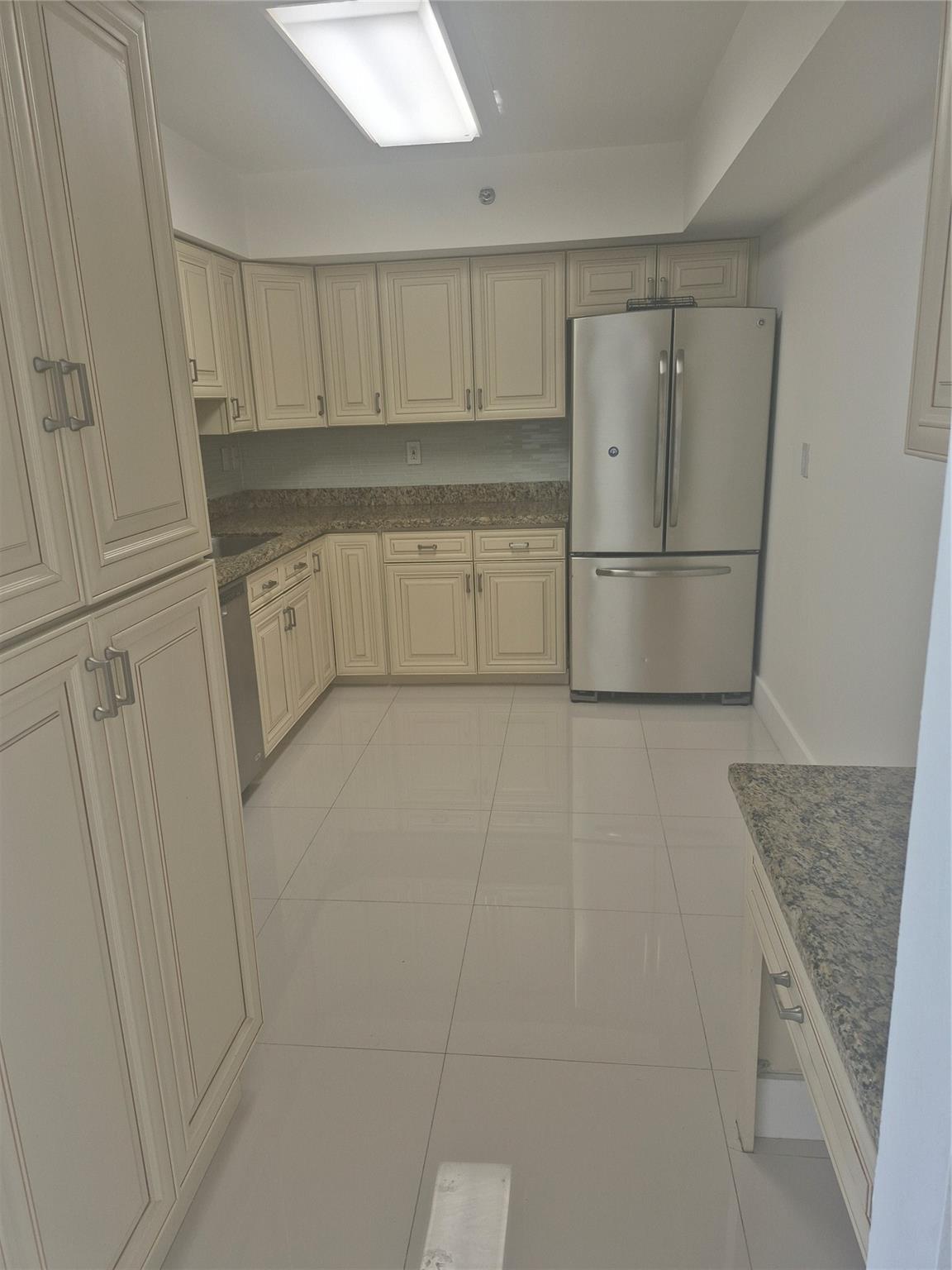 3600 Mystic Pointe Dr #811, Aventura FL 33180