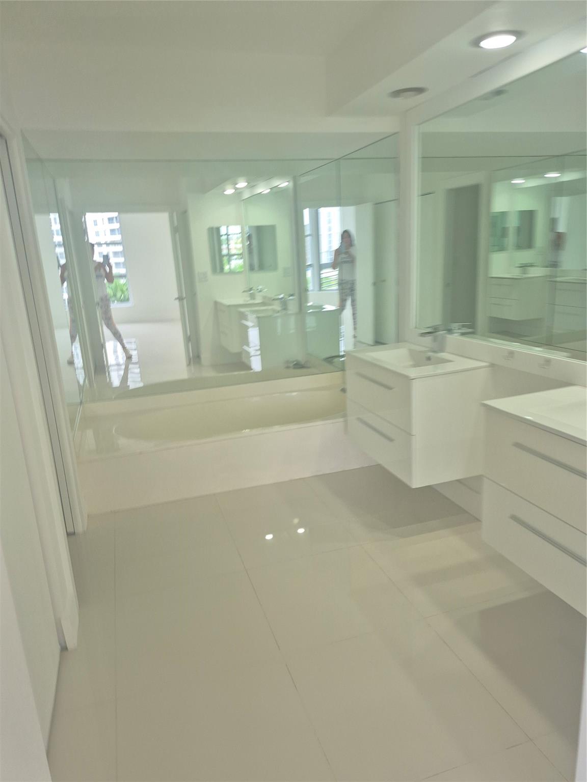 3600 Mystic Pointe Dr #811, Aventura FL 33180