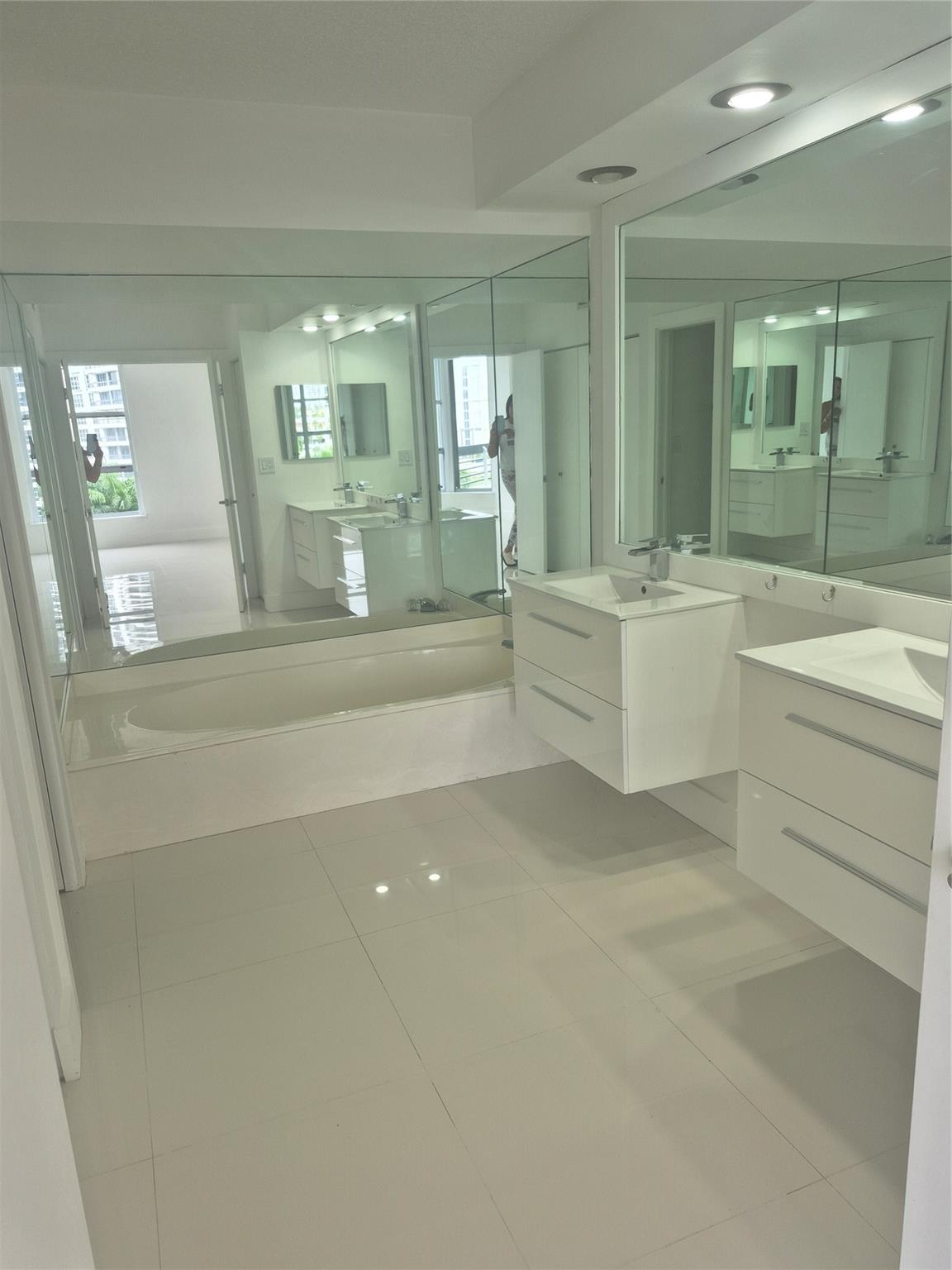 3600 Mystic Pointe Dr #811, Aventura FL 33180