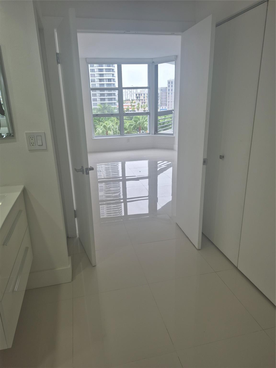 3600 Mystic Pointe Dr #811, Aventura FL 33180
