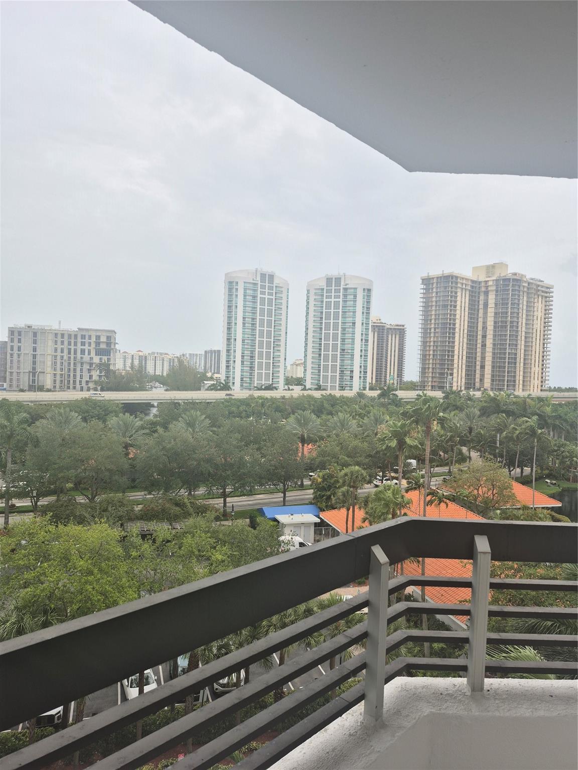 3600 Mystic Pointe Dr #811, Aventura FL 33180