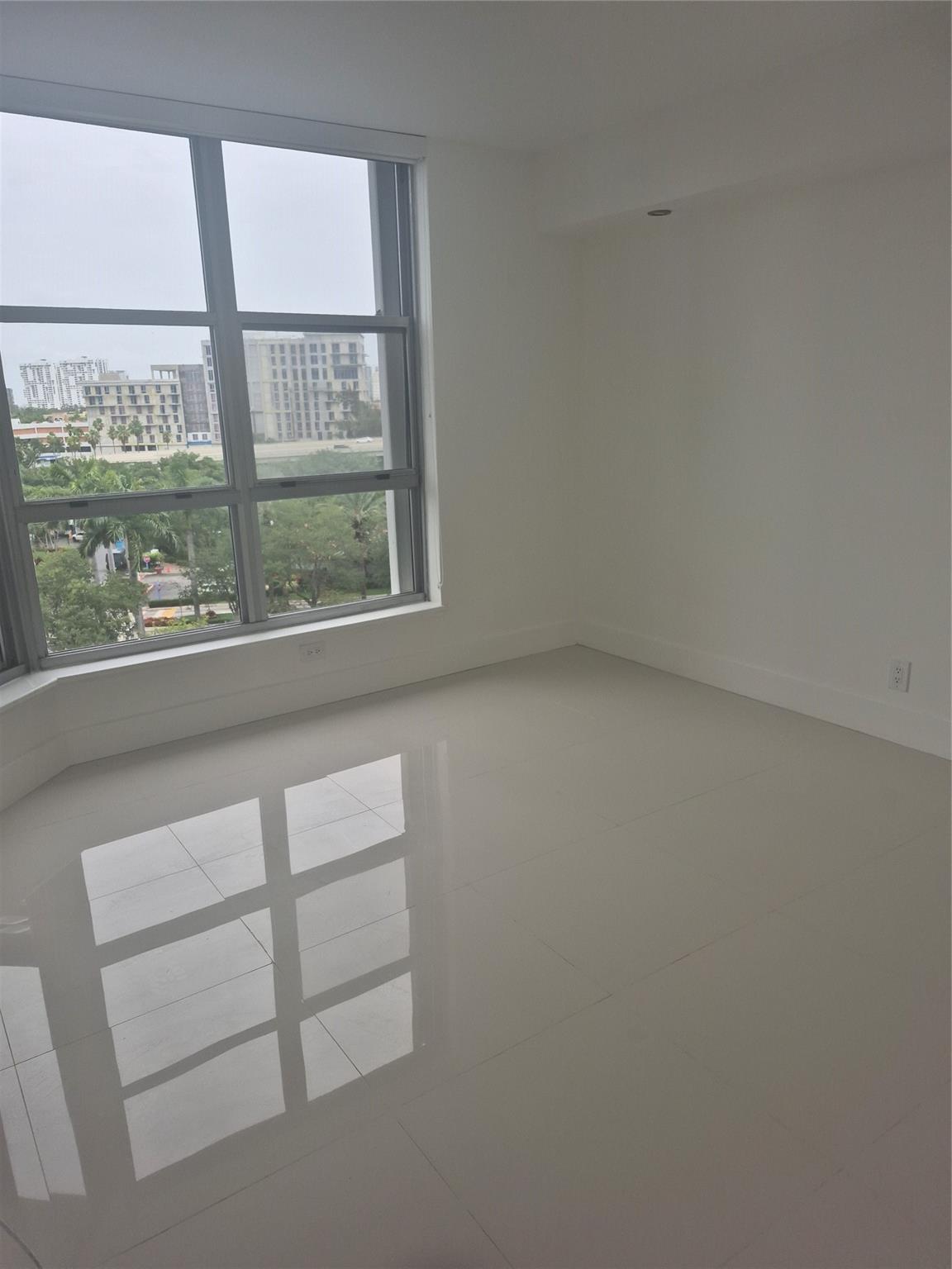 3600 Mystic Pointe Dr #811, Aventura FL 33180
