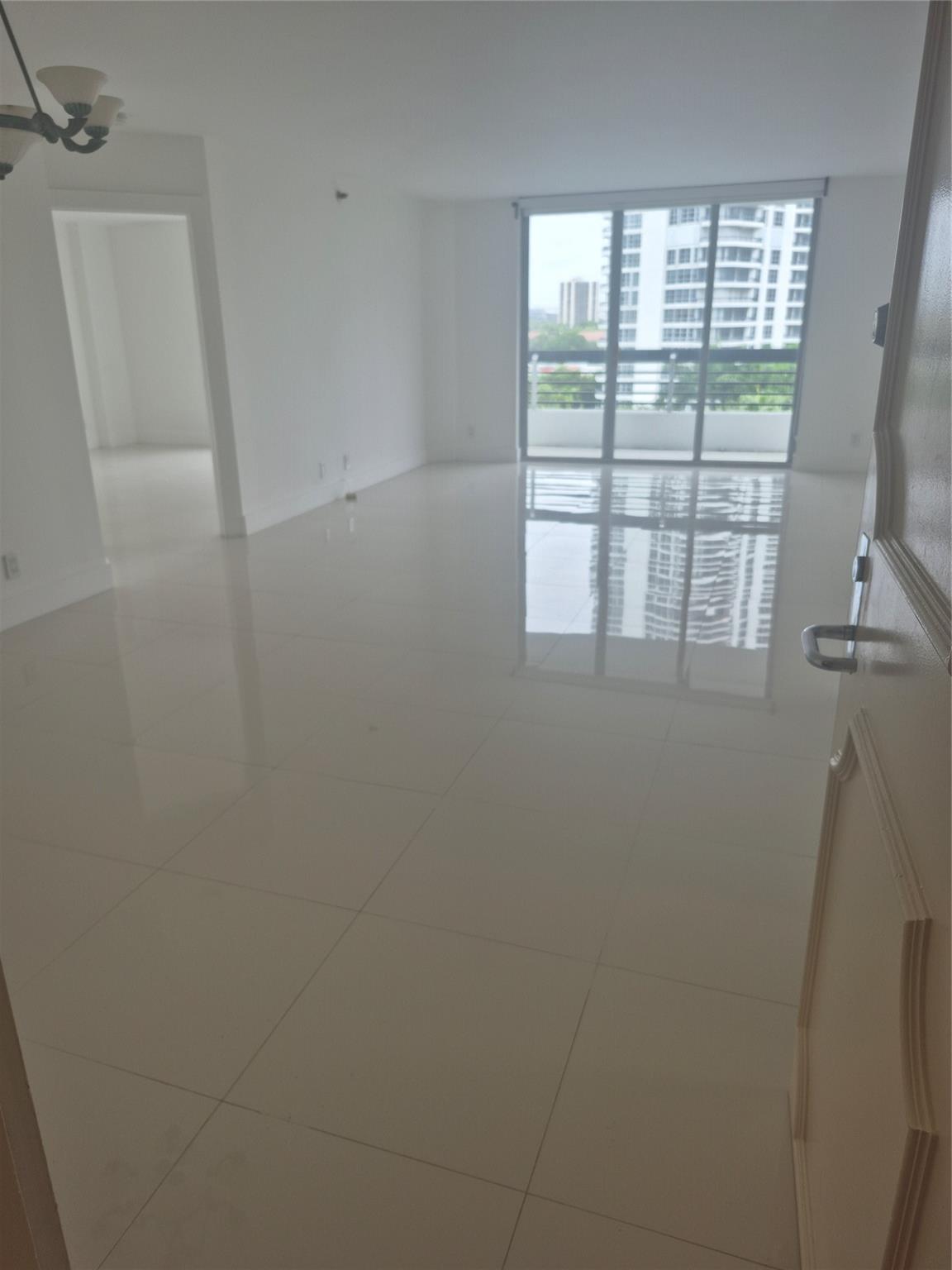 3600 Mystic Pointe Dr #811, Aventura FL 33180