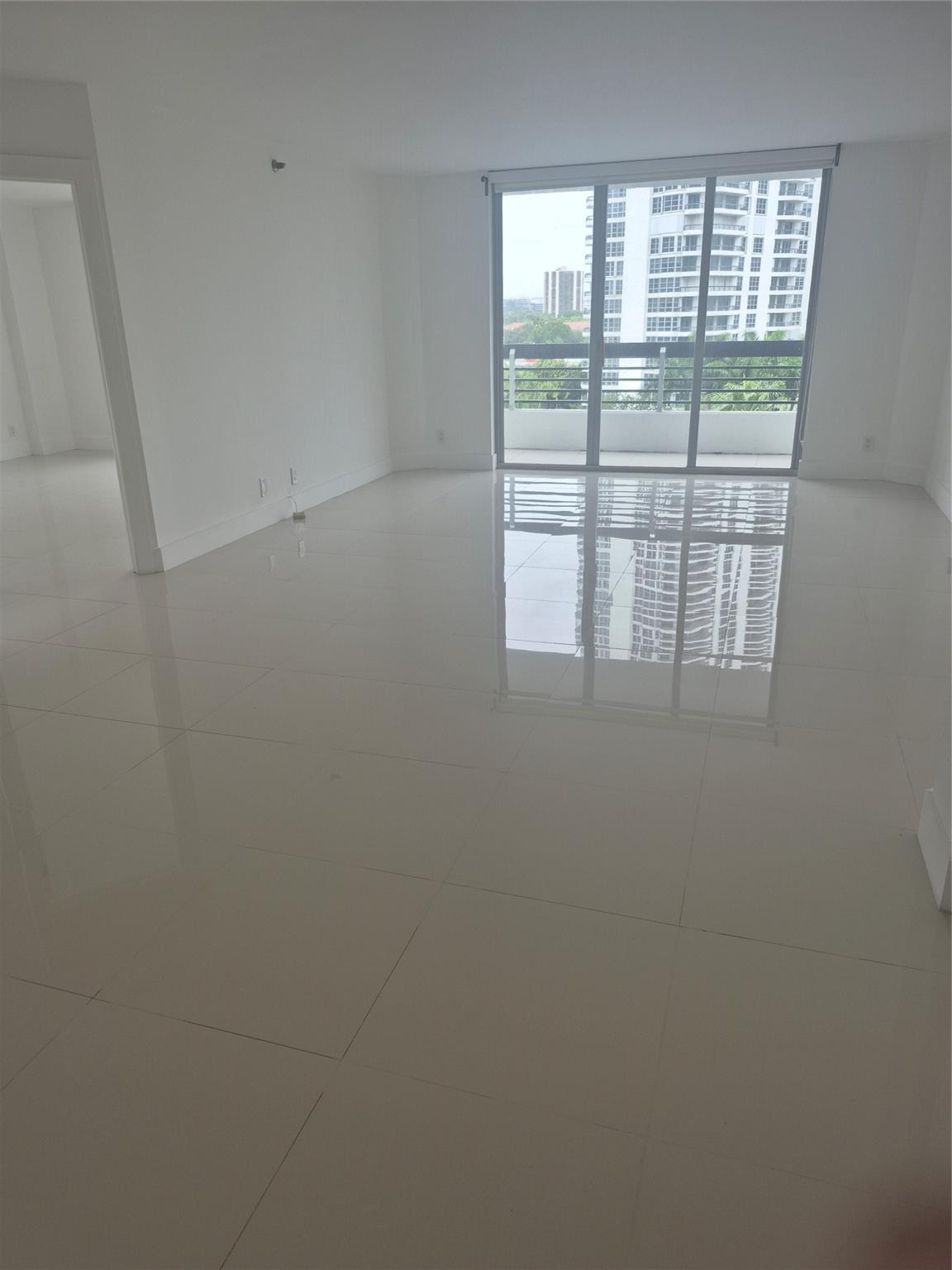 3600 Mystic Pointe Dr #811, Aventura FL 33180