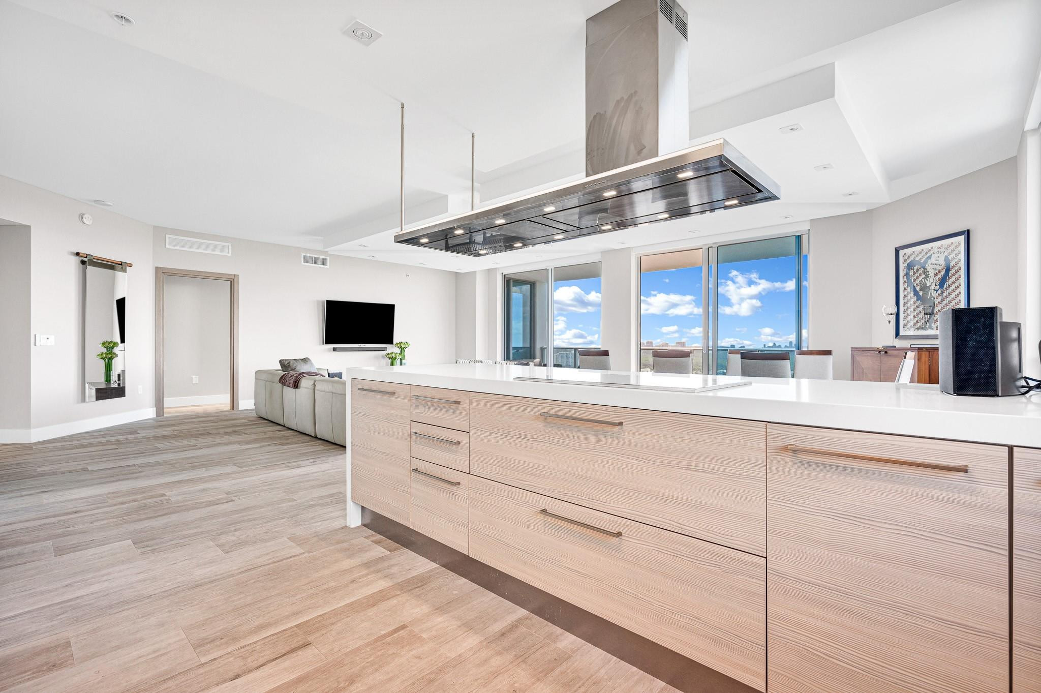 17111 Biscayne #1702, North Miami Beach FL 33160