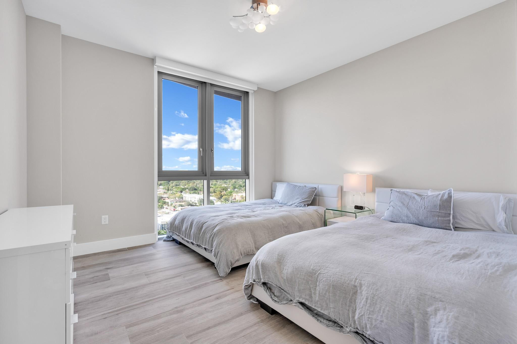 17111 Biscayne #1702, North Miami Beach FL 33160