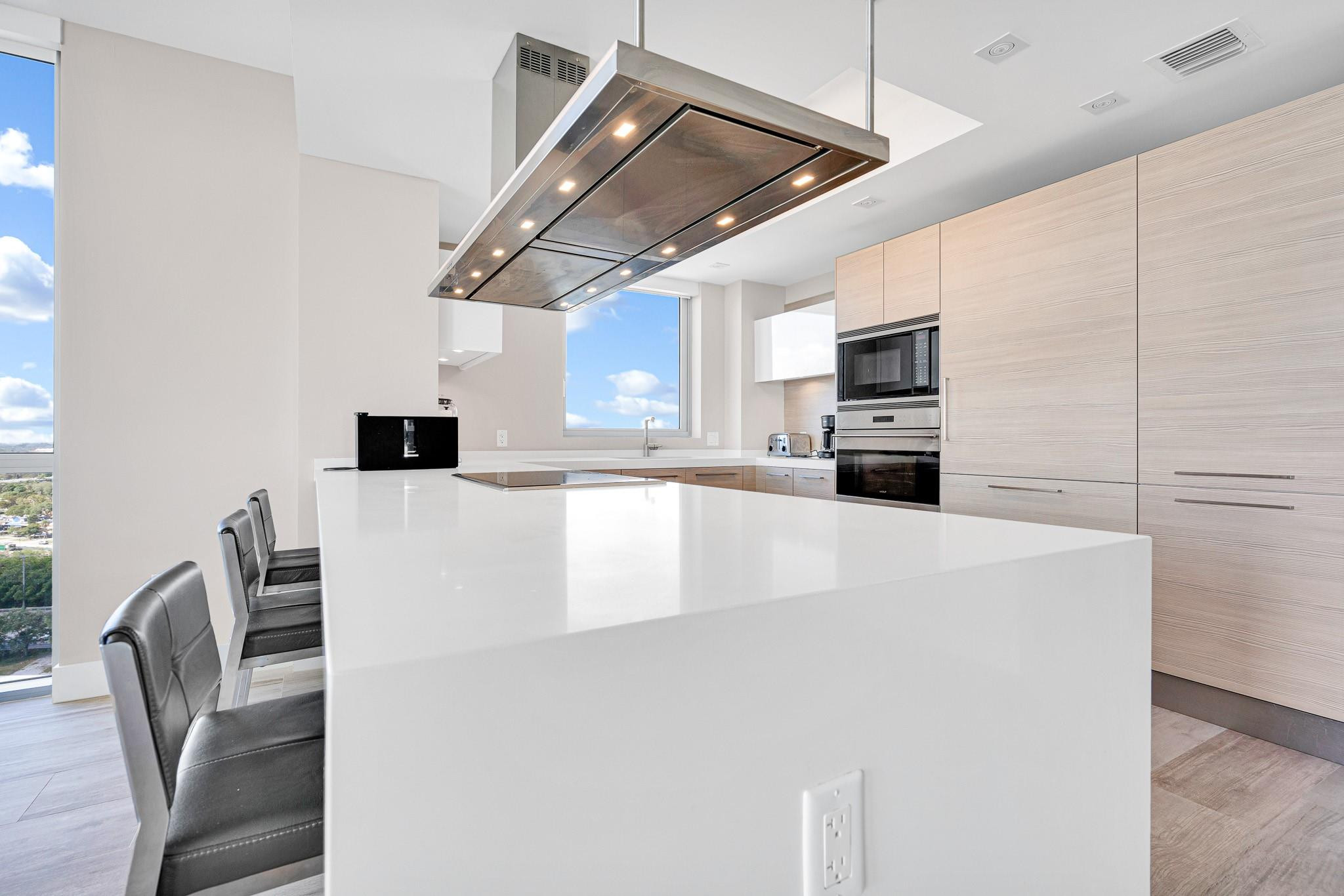 17111 Biscayne #1702, North Miami Beach FL 33160
