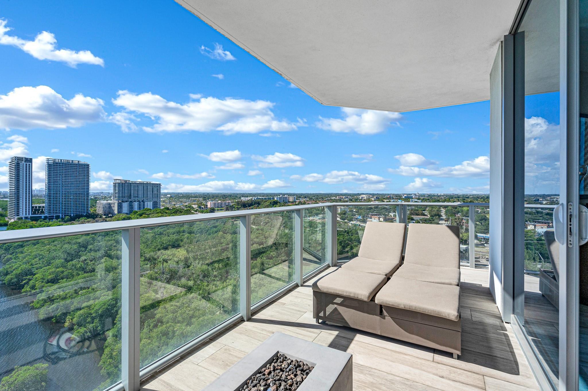 17111 Biscayne #1702, North Miami Beach FL 33160